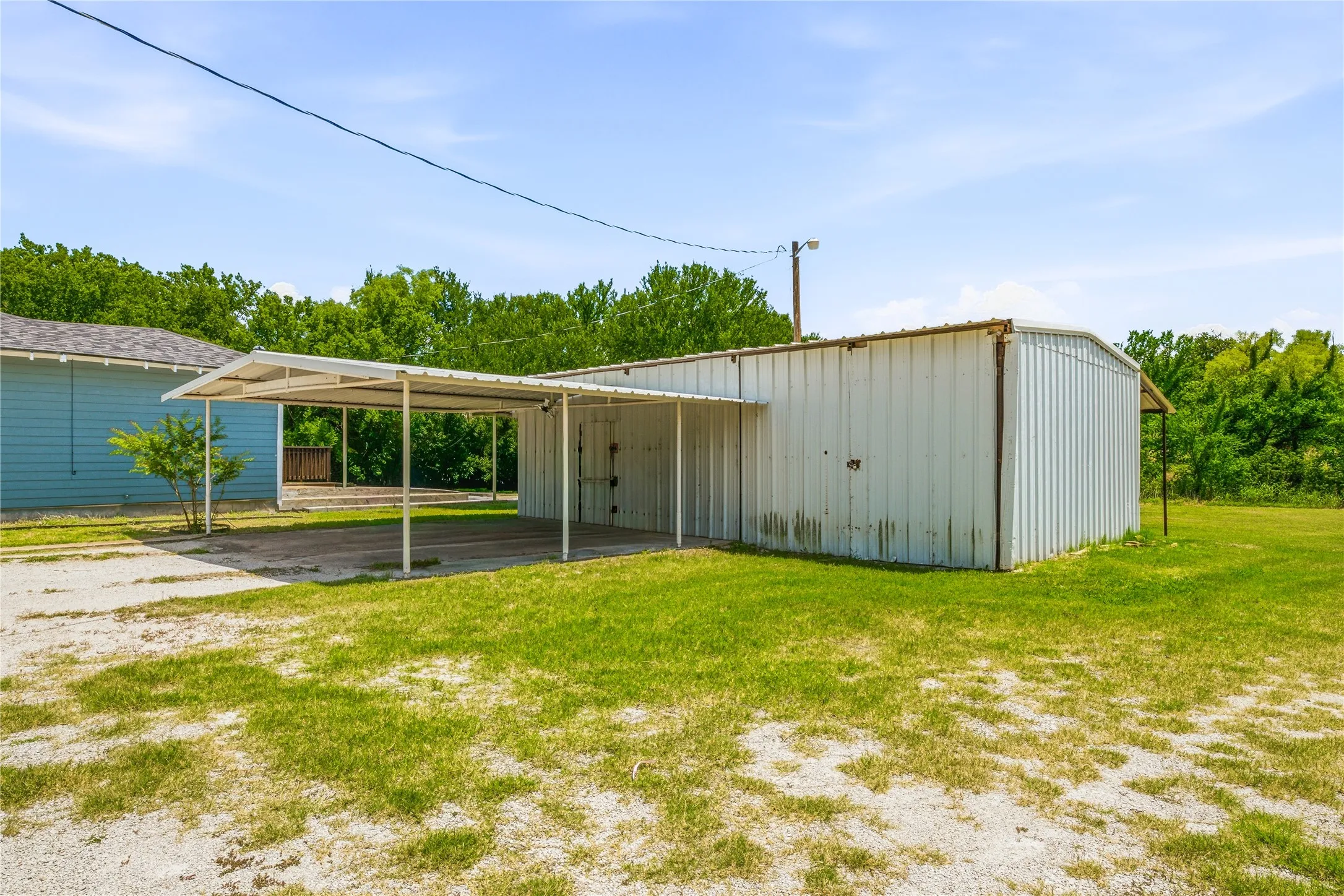 Single Family Residence For Sale in Young County , 111 Medlan Chapel Road, Graham, Texas 76450, 4 Bedroom, 2 Bathroom, Garage spaces, 2,024 Sqft, built in 1940, mls#21308441, Real Estate Agent in Graham, Homes For Sale in Young county, Homes For Sale in Graham, Realtor in Graham Texas, Real Estate Brokerage Independent Realty Texas, Luminita Cordes Realtor