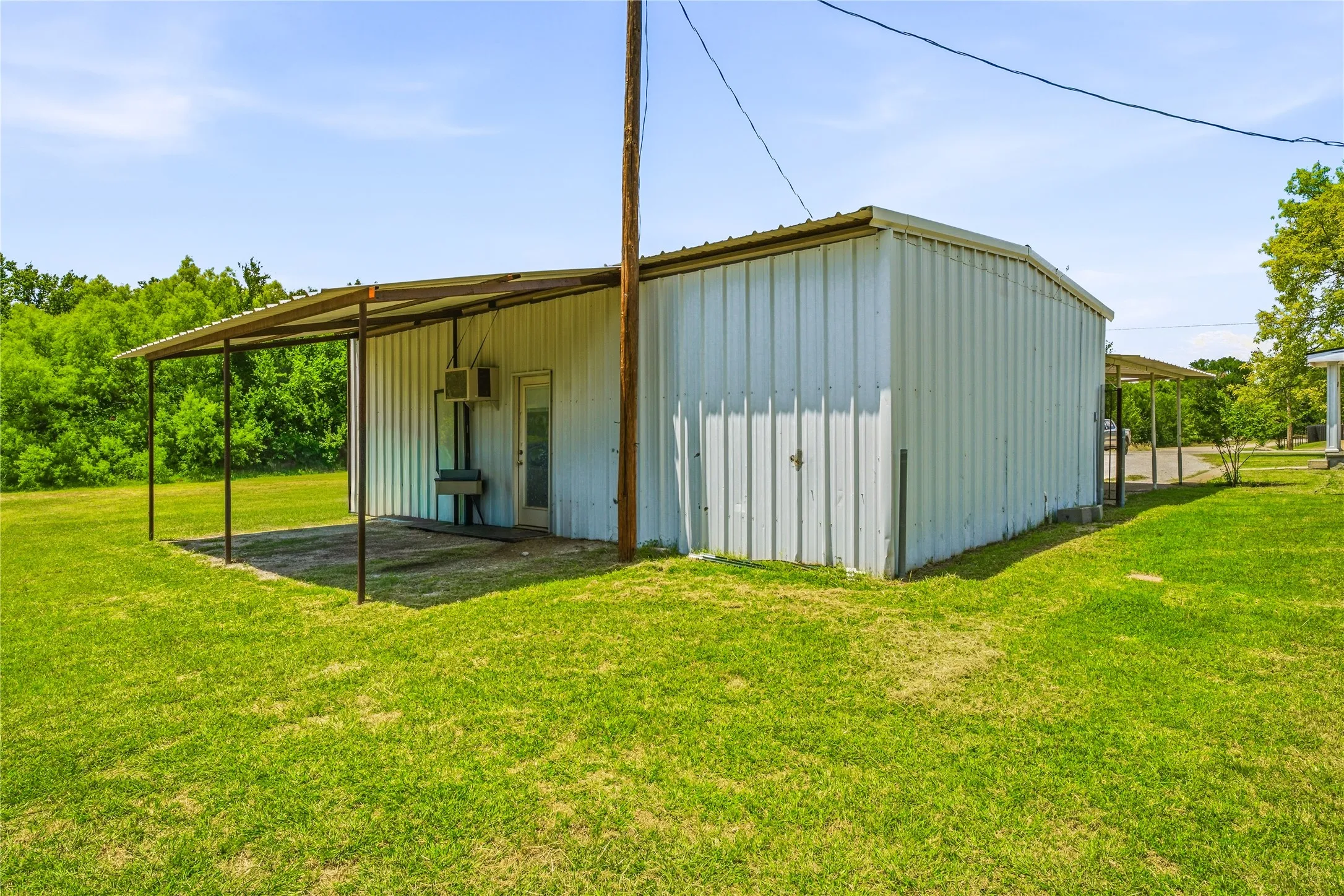 Single Family Residence For Sale in Young County , 111 Medlan Chapel Road, Graham, Texas 76450, 4 Bedroom, 2 Bathroom, Garage spaces, 2,024 Sqft, built in 1940, mls#21308441, Real Estate Agent in Graham, Homes For Sale in Young county, Homes For Sale in Graham, Realtor in Graham Texas, Real Estate Brokerage Independent Realty Texas, Luminita Cordes Realtor