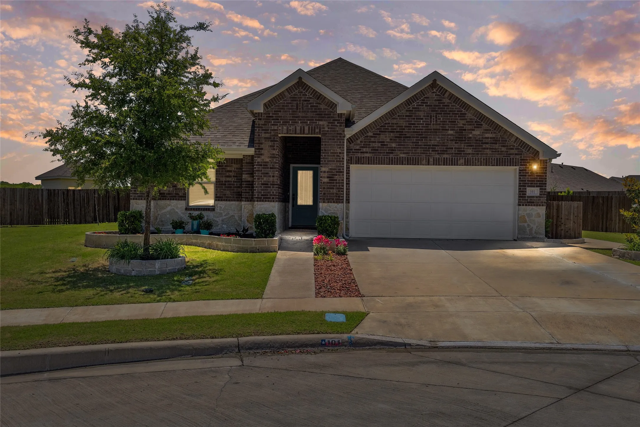Single Family Residence For Sale in Rockwall County , 101 Lisa Lane, Royse City, Texas 75189, 4 Bedroom, 3 Bathroom, 2 Garage spaces, 2,279 Sqft, built in 2021, Price $359,000, mls#21305438, Real Estate Agent in Royse City, Homes For Sale in Rockwall county, Homes For Sale in Royse City, Realtor in Royse City Texas, Real Estate Brokerage Independent Realty Texas, Luminita Cordes Realtor