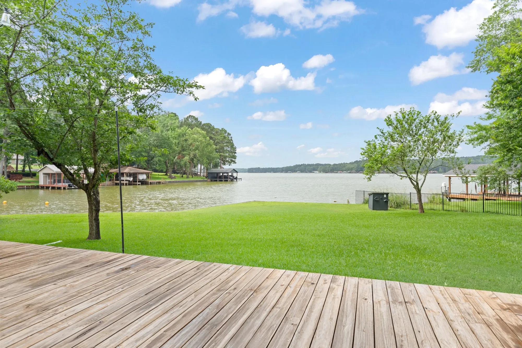 Single Family Residence For Sale in Franklin (TX) County , 331 Spring Creek Drive, Mount Vernon, Texas 75457, 4 Bedroom, 4 Bathroom, 2 Garage spaces, 2,292 Sqft, built in 1986, mls#21308721, Real Estate Agent in Mount Vernon, Homes For Sale in Franklin (TX) county, Homes For Sale in Mount Vernon, Realtor in Mount Vernon Texas, Real Estate Brokerage Independent Realty Texas, Luminita Cordes Realtor