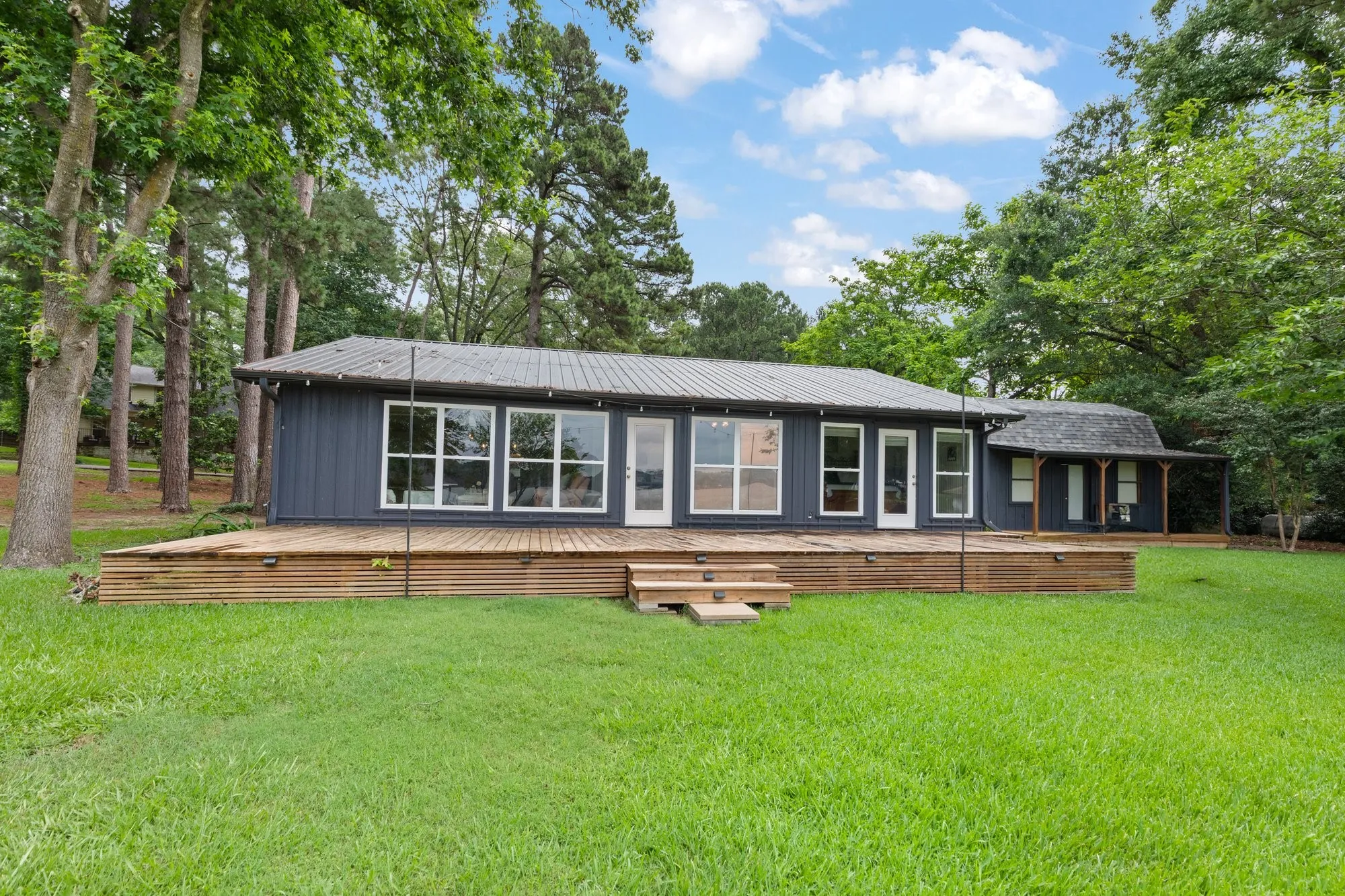 Single Family Residence For Sale in Franklin (TX) County , 331 Spring Creek Drive, Mount Vernon, Texas 75457, 4 Bedroom, 4 Bathroom, 2 Garage spaces, 2,292 Sqft, built in 1986, mls#21308721, Real Estate Agent in Mount Vernon, Homes For Sale in Franklin (TX) county, Homes For Sale in Mount Vernon, Realtor in Mount Vernon Texas, Real Estate Brokerage Independent Realty Texas, Luminita Cordes Realtor