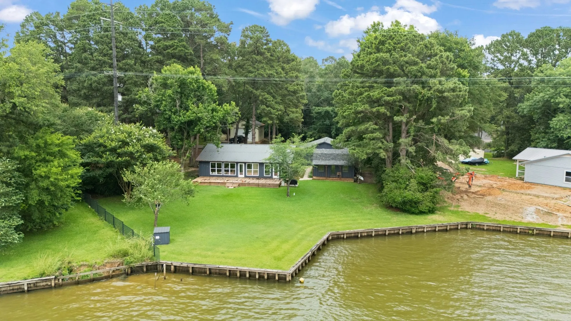 Single Family Residence For Sale in Franklin (TX) County , 331 Spring Creek Drive, Mount Vernon, Texas 75457, 4 Bedroom, 4 Bathroom, 2 Garage spaces, 2,292 Sqft, built in 1986, mls#21308721, Real Estate Agent in Mount Vernon, Homes For Sale in Franklin (TX) county, Homes For Sale in Mount Vernon, Realtor in Mount Vernon Texas, Real Estate Brokerage Independent Realty Texas, Luminita Cordes Realtor
