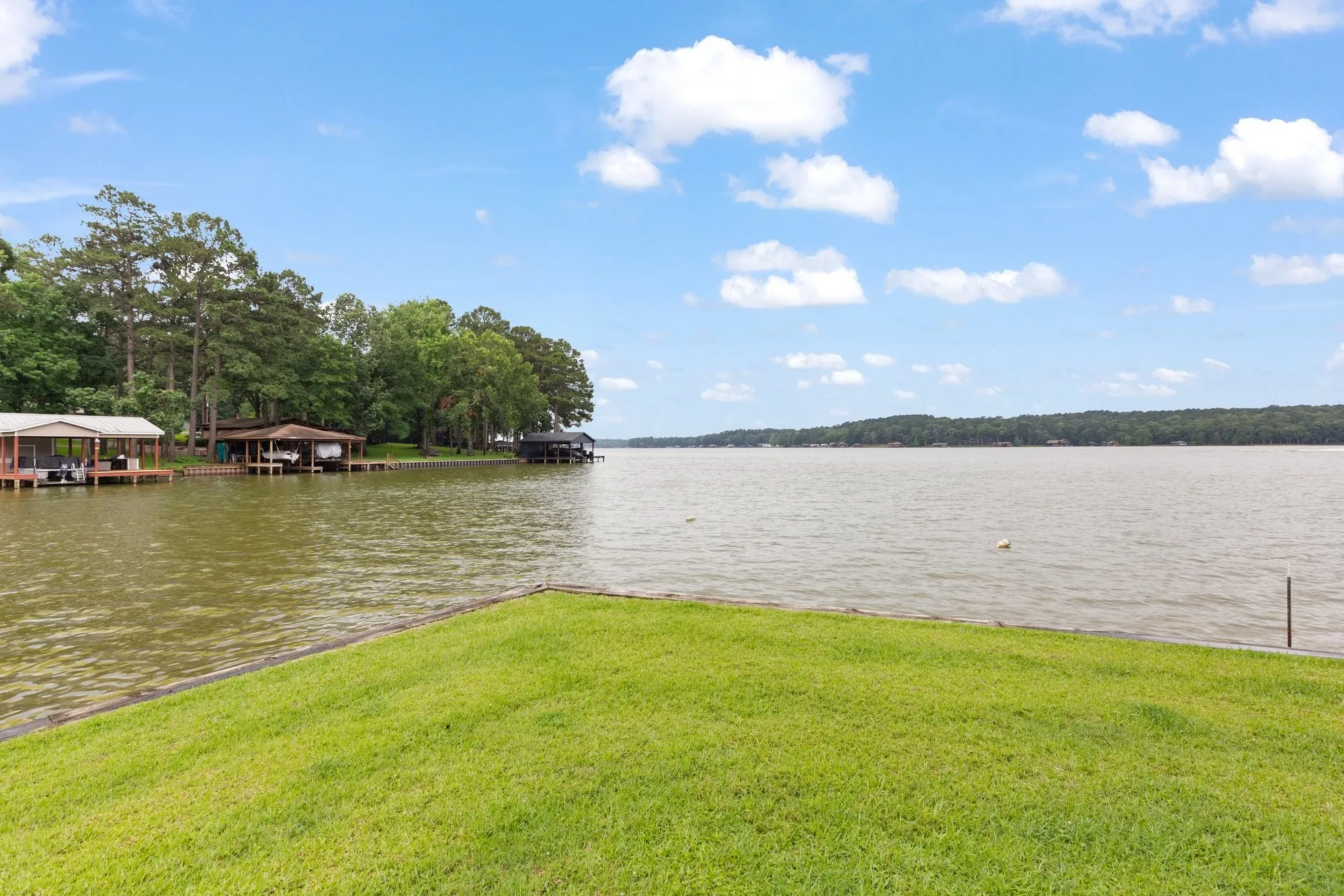 Single Family Residence For Sale in Franklin (TX) County , 331 Spring Creek Drive, Mount Vernon, Texas 75457, 4 Bedroom, 4 Bathroom, 2 Garage spaces, 2,292 Sqft, built in 1986, mls#21308721, Real Estate Agent in Mount Vernon, Homes For Sale in Franklin (TX) county, Homes For Sale in Mount Vernon, Realtor in Mount Vernon Texas, Real Estate Brokerage Independent Realty Texas, Luminita Cordes Realtor