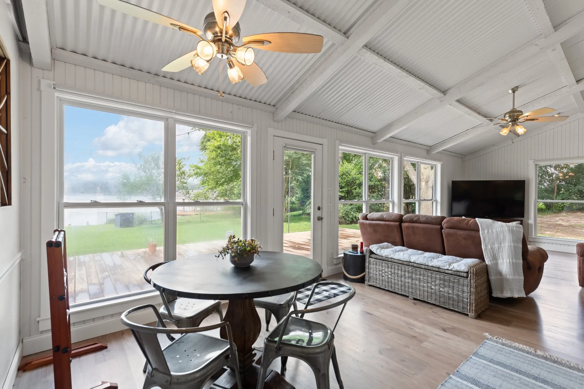 Single Family Residence For Sale in Franklin (TX) County , 331 Spring Creek Drive, Mount Vernon, Texas 75457, 4 Bedroom, 4 Bathroom, 2 Garage spaces, 2,292 Sqft, built in 1986, mls#21308721, Real Estate Agent in Mount Vernon, Homes For Sale in Franklin (TX) county, Homes For Sale in Mount Vernon, Realtor in Mount Vernon Texas, Real Estate Brokerage Independent Realty Texas, Luminita Cordes Realtor
