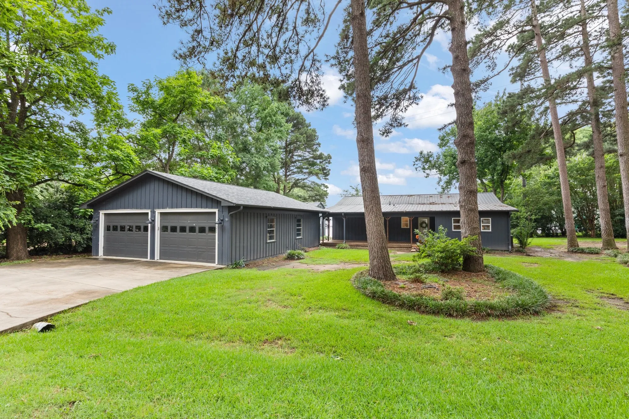 Single Family Residence For Sale in Franklin (TX) County , 331 Spring Creek Drive, Mount Vernon, Texas 75457, 4 Bedroom, 4 Bathroom, 2 Garage spaces, 2,292 Sqft, built in 1986, mls#21308721, Real Estate Agent in Mount Vernon, Homes For Sale in Franklin (TX) county, Homes For Sale in Mount Vernon, Realtor in Mount Vernon Texas, Real Estate Brokerage Independent Realty Texas, Luminita Cordes Realtor