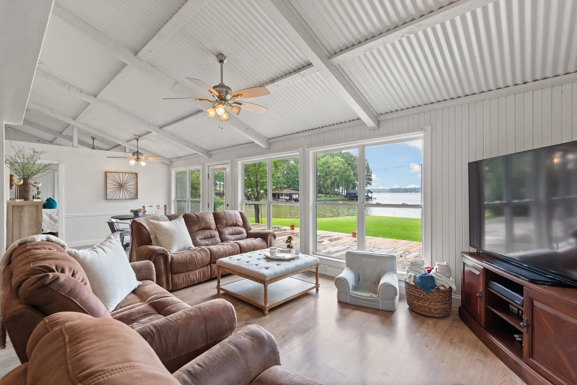 Single Family Residence For Sale in Franklin (TX) County , 331 Spring Creek Drive, Mount Vernon, Texas 75457, 4 Bedroom, 4 Bathroom, 2 Garage spaces, 2,292 Sqft, built in 1986, mls#21308721, Real Estate Agent in Mount Vernon, Homes For Sale in Franklin (TX) county, Homes For Sale in Mount Vernon, Realtor in Mount Vernon Texas, Real Estate Brokerage Independent Realty Texas, Luminita Cordes Realtor
