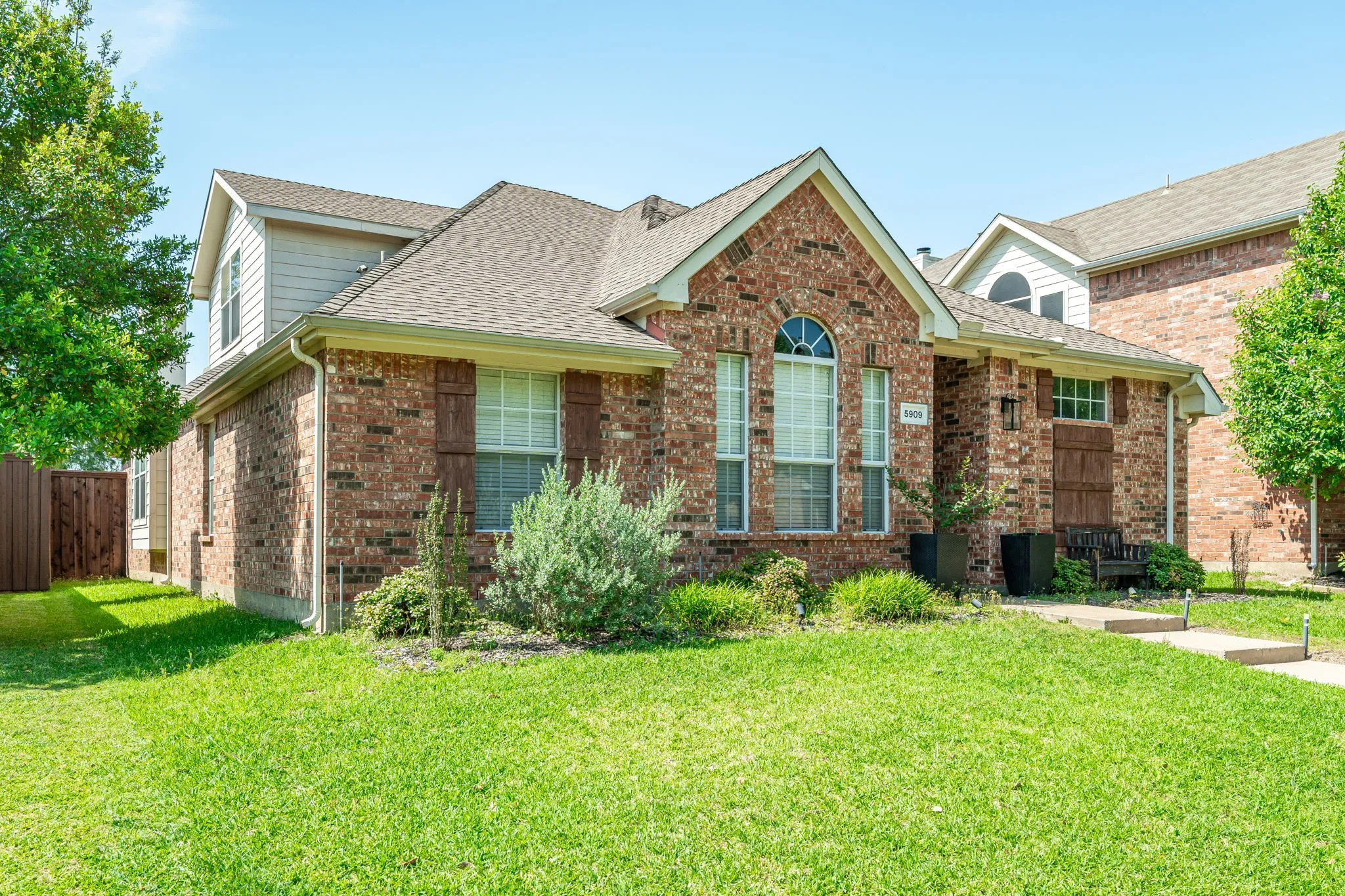 Single Family Residence For Sale in Collin County , 5909 Pinyon Drive, Mc Kinney, Texas 75070, 4 Bedroom, 2 Bathroom, 2 Garage spaces, 2,260 Sqft, built in 2000, mls#21306268, Real Estate Agent in Mc Kinney, Homes For Sale in Collin county, Homes For Sale in Mc Kinney, Realtor in Mc Kinney Texas, Real Estate Brokerage Independent Realty Texas, Luminita Cordes Realtor