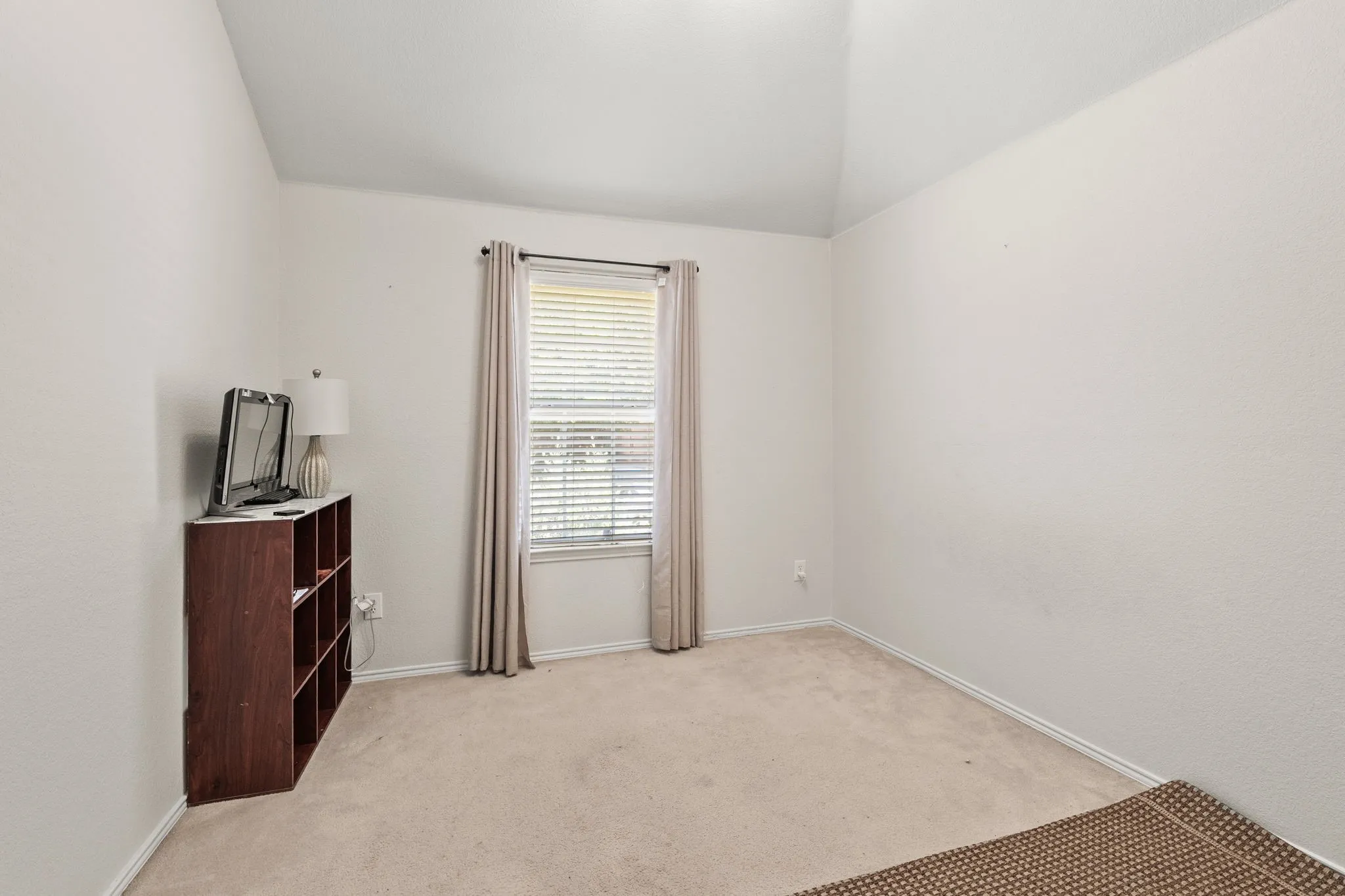 Single Family Residence For Sale in Collin County , 5909 Pinyon Drive, Mc Kinney, Texas 75070, 4 Bedroom, 2 Bathroom, 2 Garage spaces, 2,260 Sqft, built in 2000, mls#21306268, Real Estate Agent in Mc Kinney, Homes For Sale in Collin county, Homes For Sale in Mc Kinney, Realtor in Mc Kinney Texas, Real Estate Brokerage Independent Realty Texas, Luminita Cordes Realtor