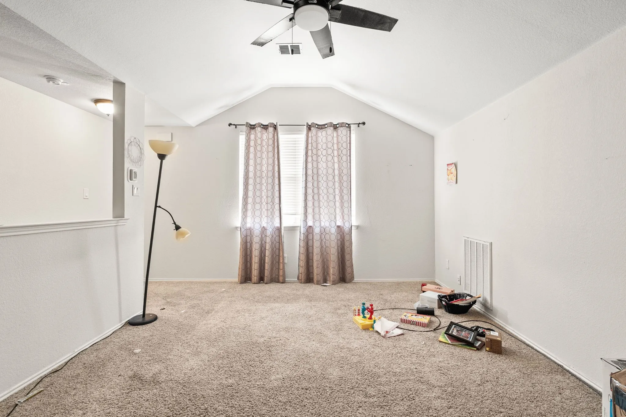 Single Family Residence For Sale in Collin County , 5909 Pinyon Drive, Mc Kinney, Texas 75070, 4 Bedroom, 2 Bathroom, 2 Garage spaces, 2,260 Sqft, built in 2000, mls#21306268, Real Estate Agent in Mc Kinney, Homes For Sale in Collin county, Homes For Sale in Mc Kinney, Realtor in Mc Kinney Texas, Real Estate Brokerage Independent Realty Texas, Luminita Cordes Realtor