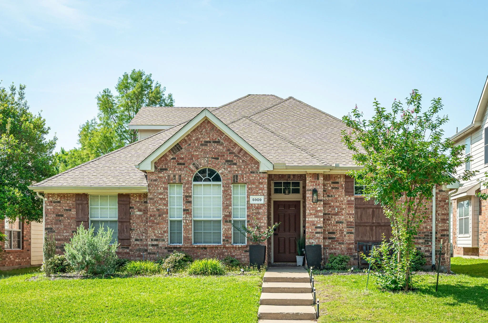 Single Family Residence For Sale in Collin County , 5909 Pinyon Drive, Mc Kinney, Texas 75070, 4 Bedroom, 2 Bathroom, 2 Garage spaces, 2,260 Sqft, built in 2000, mls#21306268, Real Estate Agent in Mc Kinney, Homes For Sale in Collin county, Homes For Sale in Mc Kinney, Realtor in Mc Kinney Texas, Real Estate Brokerage Independent Realty Texas, Luminita Cordes Realtor