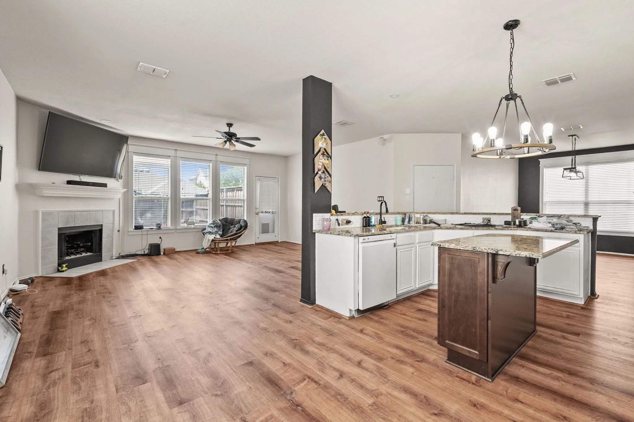 Single Family Residence For Sale in Collin County , 5909 Pinyon Drive, Mc Kinney, Texas 75070, 4 Bedroom, 2 Bathroom, 2 Garage spaces, 2,260 Sqft, built in 2000, mls#21306268, Real Estate Agent in Mc Kinney, Homes For Sale in Collin county, Homes For Sale in Mc Kinney, Realtor in Mc Kinney Texas, Real Estate Brokerage Independent Realty Texas, Luminita Cordes Realtor