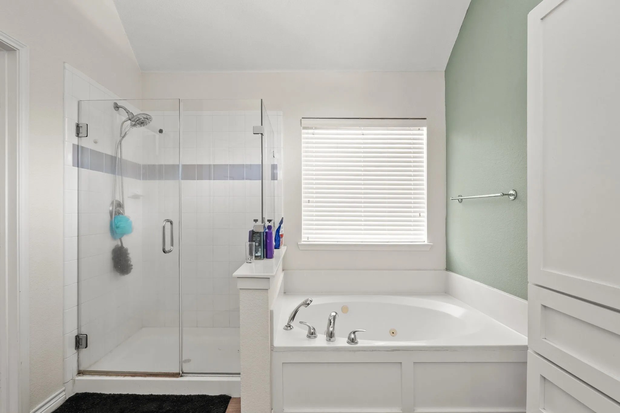 Single Family Residence For Sale in Collin County , 5909 Pinyon Drive, Mc Kinney, Texas 75070, 4 Bedroom, 2 Bathroom, 2 Garage spaces, 2,260 Sqft, built in 2000, mls#21306268, Real Estate Agent in Mc Kinney, Homes For Sale in Collin county, Homes For Sale in Mc Kinney, Realtor in Mc Kinney Texas, Real Estate Brokerage Independent Realty Texas, Luminita Cordes Realtor