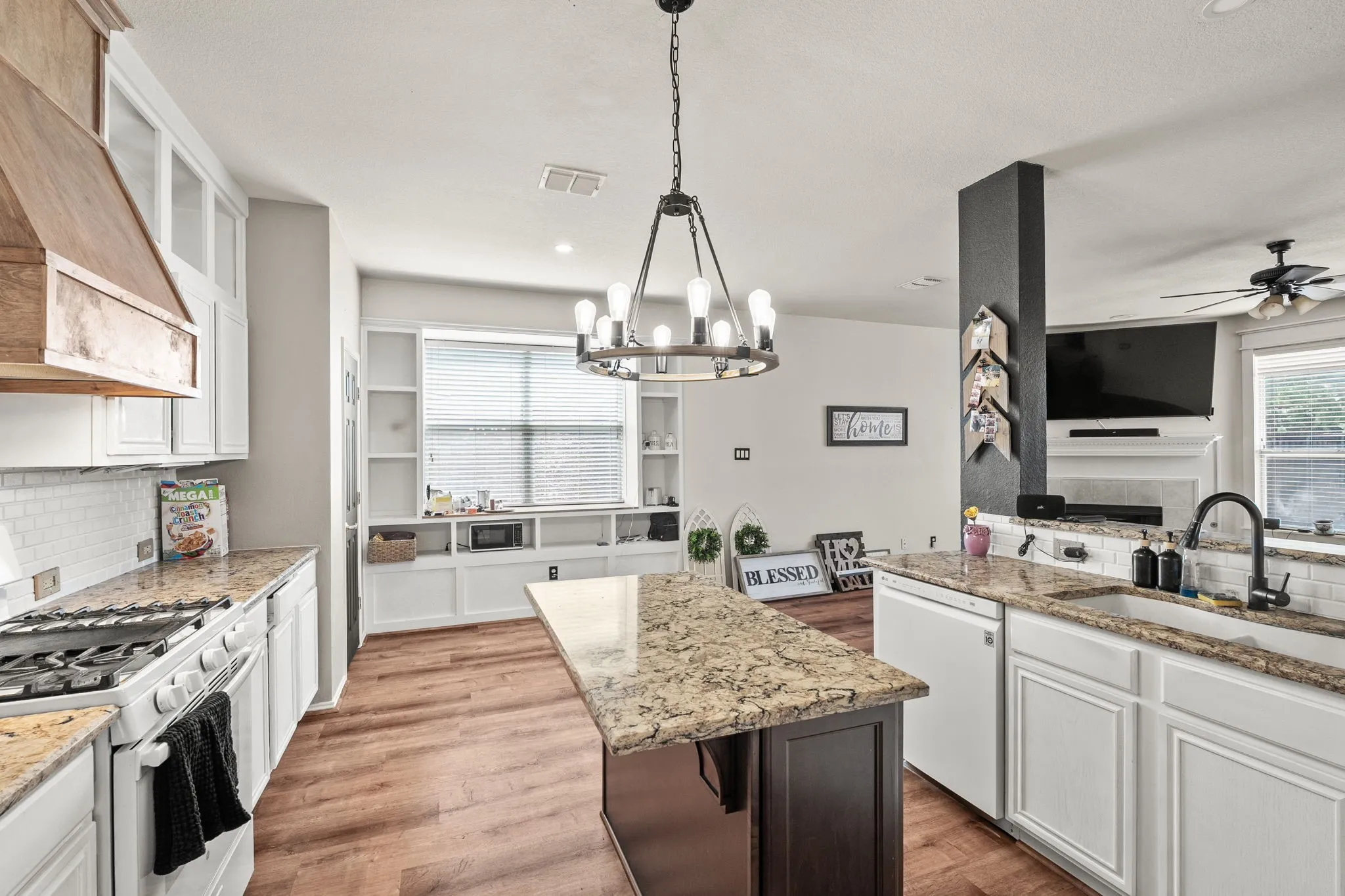 Single Family Residence For Sale in Collin County , 5909 Pinyon Drive, Mc Kinney, Texas 75070, 4 Bedroom, 2 Bathroom, 2 Garage spaces, 2,260 Sqft, built in 2000, mls#21306268, Real Estate Agent in Mc Kinney, Homes For Sale in Collin county, Homes For Sale in Mc Kinney, Realtor in Mc Kinney Texas, Real Estate Brokerage Independent Realty Texas, Luminita Cordes Realtor