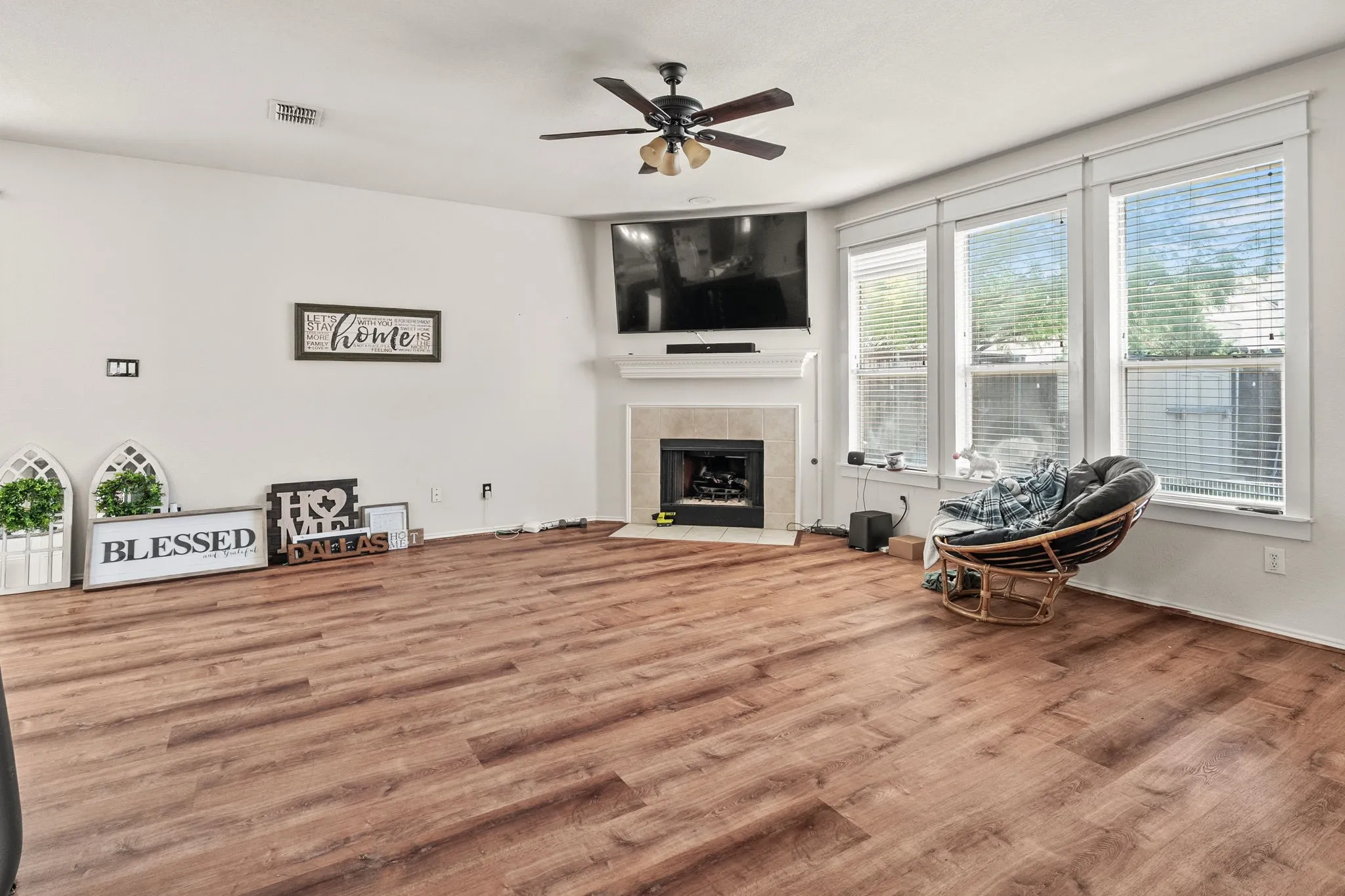 Single Family Residence For Sale in Collin County , 5909 Pinyon Drive, Mc Kinney, Texas 75070, 4 Bedroom, 2 Bathroom, 2 Garage spaces, 2,260 Sqft, built in 2000, mls#21306268, Real Estate Agent in Mc Kinney, Homes For Sale in Collin county, Homes For Sale in Mc Kinney, Realtor in Mc Kinney Texas, Real Estate Brokerage Independent Realty Texas, Luminita Cordes Realtor