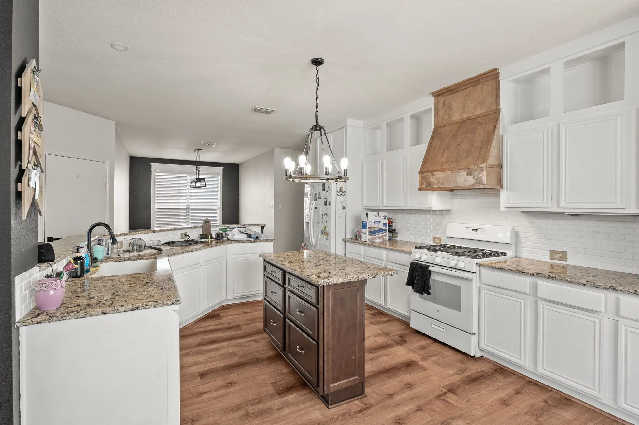 Single Family Residence For Sale in Collin County , 5909 Pinyon Drive, Mc Kinney, Texas 75070, 4 Bedroom, 2 Bathroom, 2 Garage spaces, 2,260 Sqft, built in 2000, mls#21306268, Real Estate Agent in Mc Kinney, Homes For Sale in Collin county, Homes For Sale in Mc Kinney, Realtor in Mc Kinney Texas, Real Estate Brokerage Independent Realty Texas, Luminita Cordes Realtor