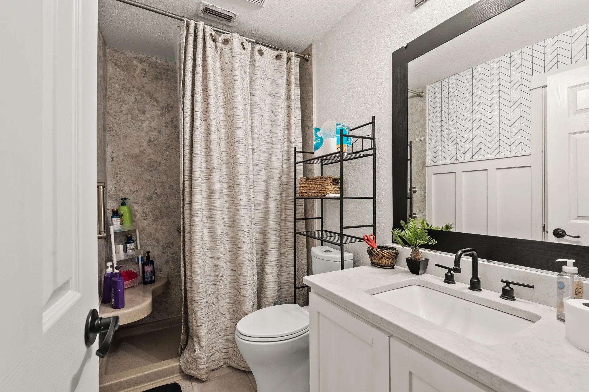 Single Family Residence For Sale in Collin County , 5909 Pinyon Drive, Mc Kinney, Texas 75070, 4 Bedroom, 2 Bathroom, 2 Garage spaces, 2,260 Sqft, built in 2000, mls#21306268, Real Estate Agent in Mc Kinney, Homes For Sale in Collin county, Homes For Sale in Mc Kinney, Realtor in Mc Kinney Texas, Real Estate Brokerage Independent Realty Texas, Luminita Cordes Realtor