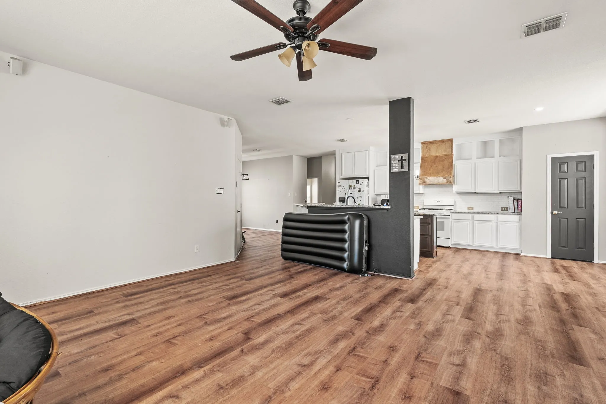 Single Family Residence For Sale in Collin County , 5909 Pinyon Drive, Mc Kinney, Texas 75070, 4 Bedroom, 2 Bathroom, 2 Garage spaces, 2,260 Sqft, built in 2000, mls#21306268, Real Estate Agent in Mc Kinney, Homes For Sale in Collin county, Homes For Sale in Mc Kinney, Realtor in Mc Kinney Texas, Real Estate Brokerage Independent Realty Texas, Luminita Cordes Realtor