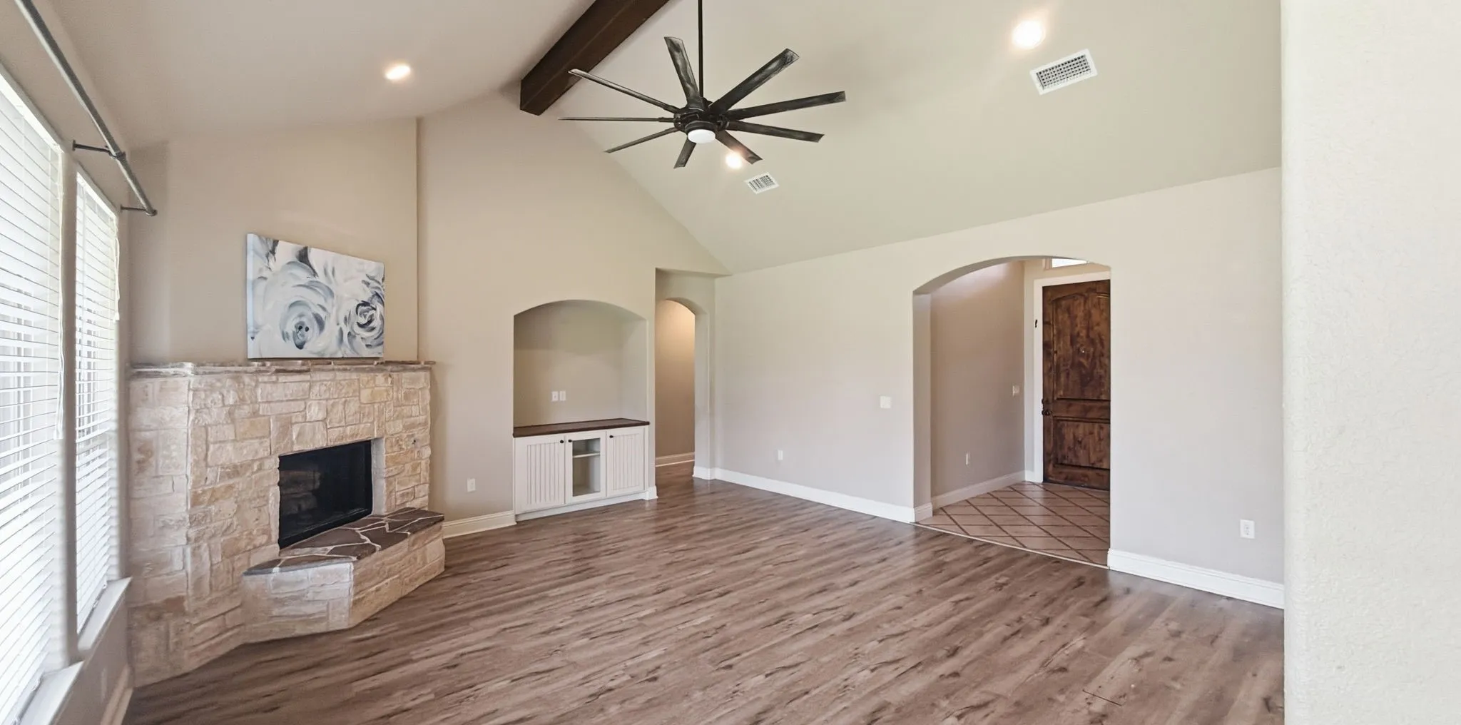 Single Family Residence For Sale in Hood County , 608 Donna Circle, Granbury, Texas 76049, 4 Bedroom, 2 Bathroom, 2 Garage spaces, 1,920 Sqft, built in 2011, mls#21308741, Real Estate Agent in Granbury, Homes For Sale in Hood county, Homes For Sale in Granbury, Realtor in Granbury Texas, Real Estate Brokerage Independent Realty Texas, Luminita Cordes Realtor