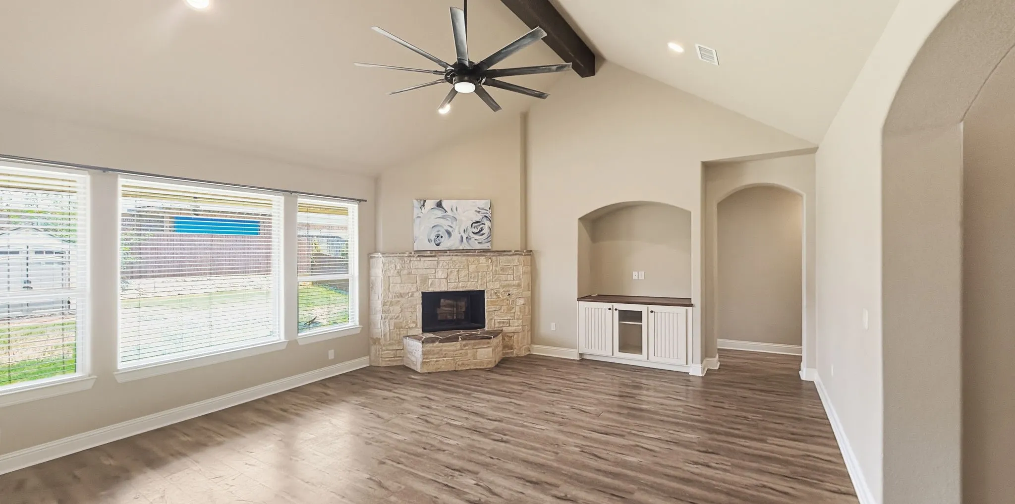 Single Family Residence For Sale in Hood County , 608 Donna Circle, Granbury, Texas 76049, 4 Bedroom, 2 Bathroom, 2 Garage spaces, 1,920 Sqft, built in 2011, mls#21308741, Real Estate Agent in Granbury, Homes For Sale in Hood county, Homes For Sale in Granbury, Realtor in Granbury Texas, Real Estate Brokerage Independent Realty Texas, Luminita Cordes Realtor