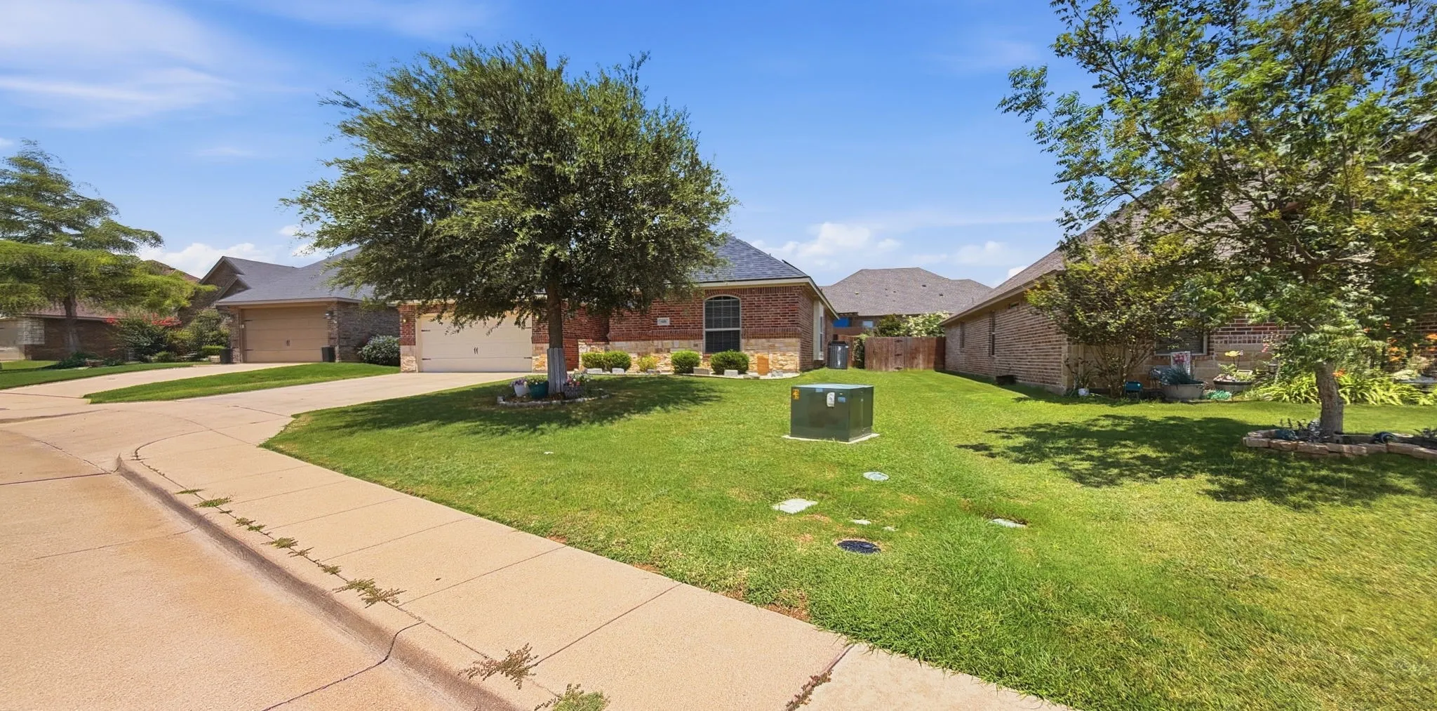 Single Family Residence For Sale in Hood County , 608 Donna Circle, Granbury, Texas 76049, 4 Bedroom, 2 Bathroom, 2 Garage spaces, 1,920 Sqft, built in 2011, mls#21308741, Real Estate Agent in Granbury, Homes For Sale in Hood county, Homes For Sale in Granbury, Realtor in Granbury Texas, Real Estate Brokerage Independent Realty Texas, Luminita Cordes Realtor