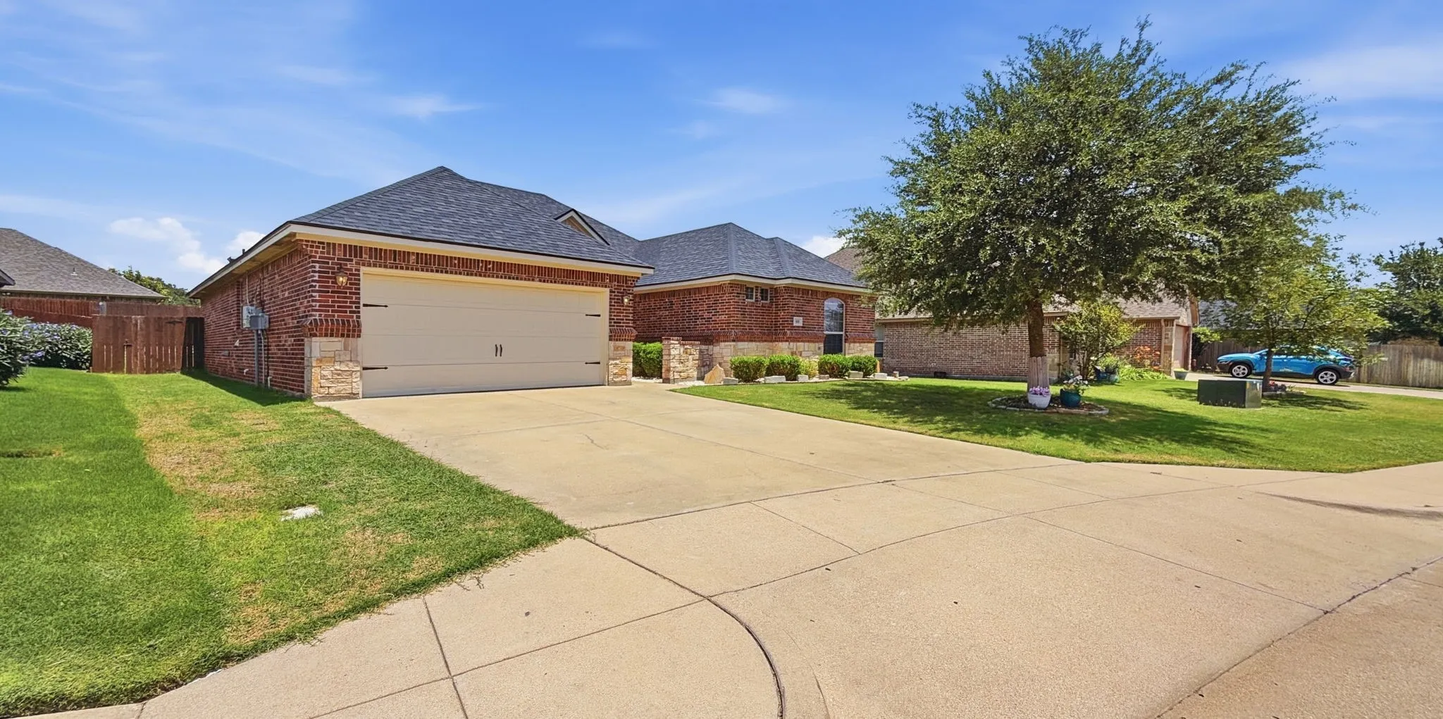 Single Family Residence For Sale in Hood County , 608 Donna Circle, Granbury, Texas 76049, 4 Bedroom, 2 Bathroom, 2 Garage spaces, 1,920 Sqft, built in 2011, mls#21308741, Real Estate Agent in Granbury, Homes For Sale in Hood county, Homes For Sale in Granbury, Realtor in Granbury Texas, Real Estate Brokerage Independent Realty Texas, Luminita Cordes Realtor