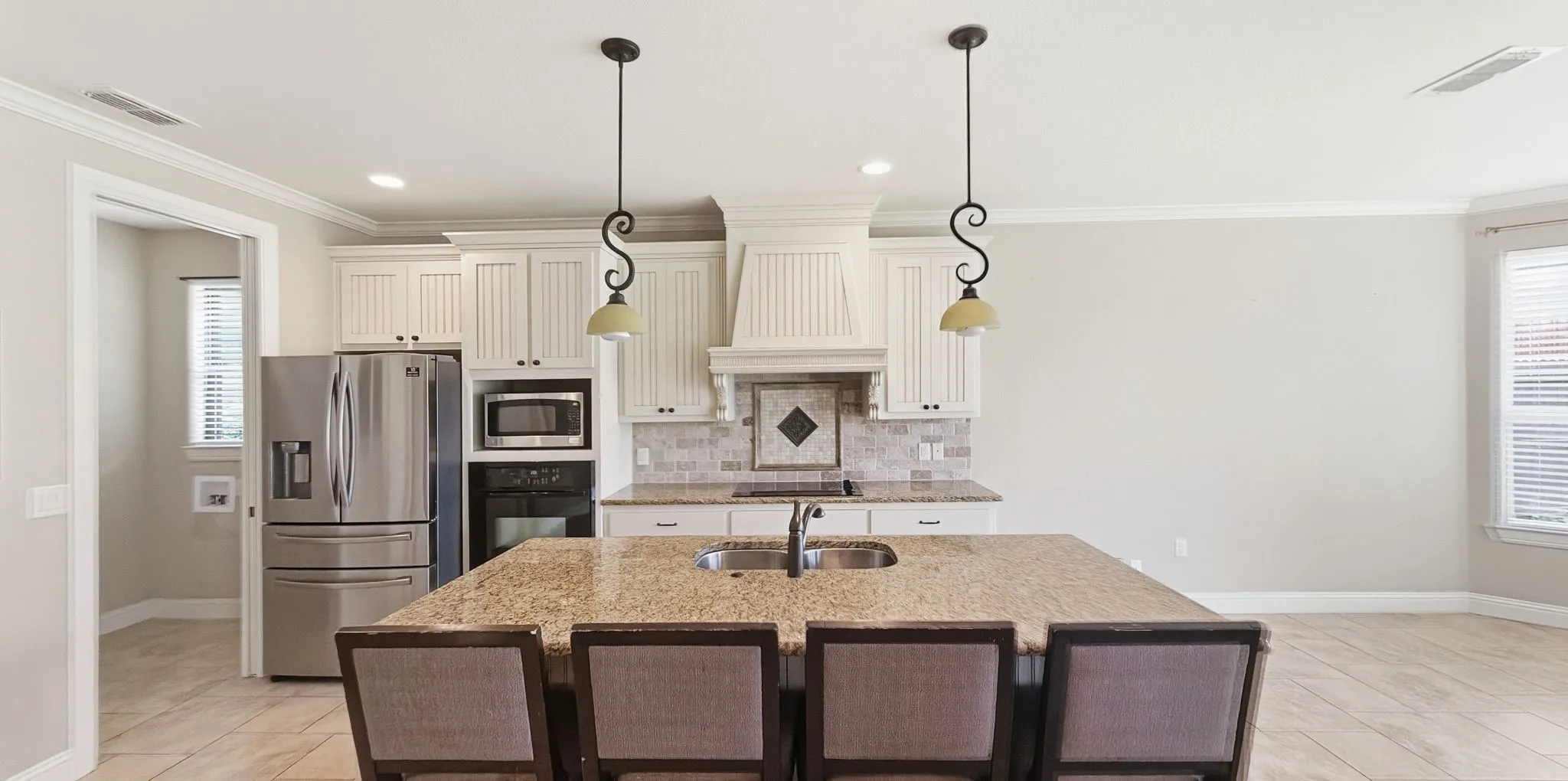 Single Family Residence For Sale in Hood County , 608 Donna Circle, Granbury, Texas 76049, 4 Bedroom, 2 Bathroom, 2 Garage spaces, 1,920 Sqft, built in 2011, mls#21308741, Real Estate Agent in Granbury, Homes For Sale in Hood county, Homes For Sale in Granbury, Realtor in Granbury Texas, Real Estate Brokerage Independent Realty Texas, Luminita Cordes Realtor
