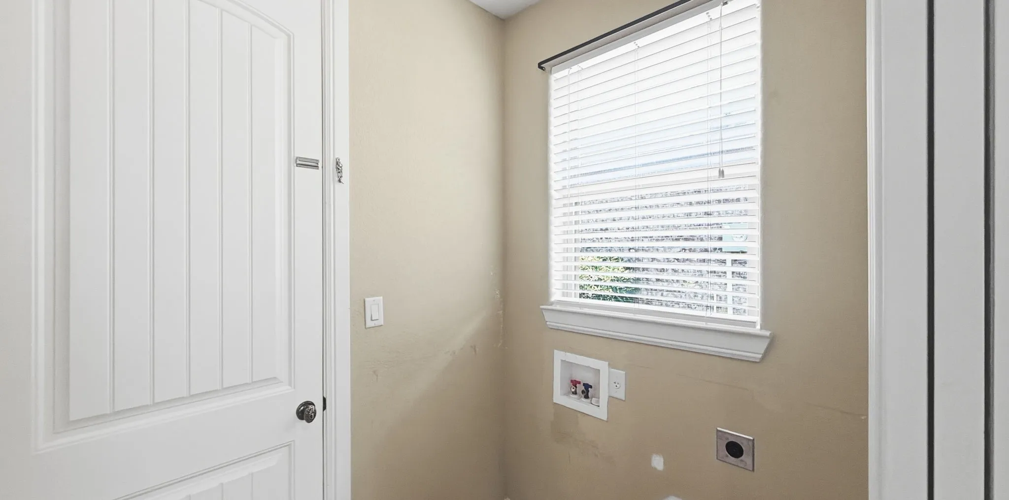 Single Family Residence For Sale in Hood County , 608 Donna Circle, Granbury, Texas 76049, 4 Bedroom, 2 Bathroom, 2 Garage spaces, 1,920 Sqft, built in 2011, mls#21308741, Real Estate Agent in Granbury, Homes For Sale in Hood county, Homes For Sale in Granbury, Realtor in Granbury Texas, Real Estate Brokerage Independent Realty Texas, Luminita Cordes Realtor