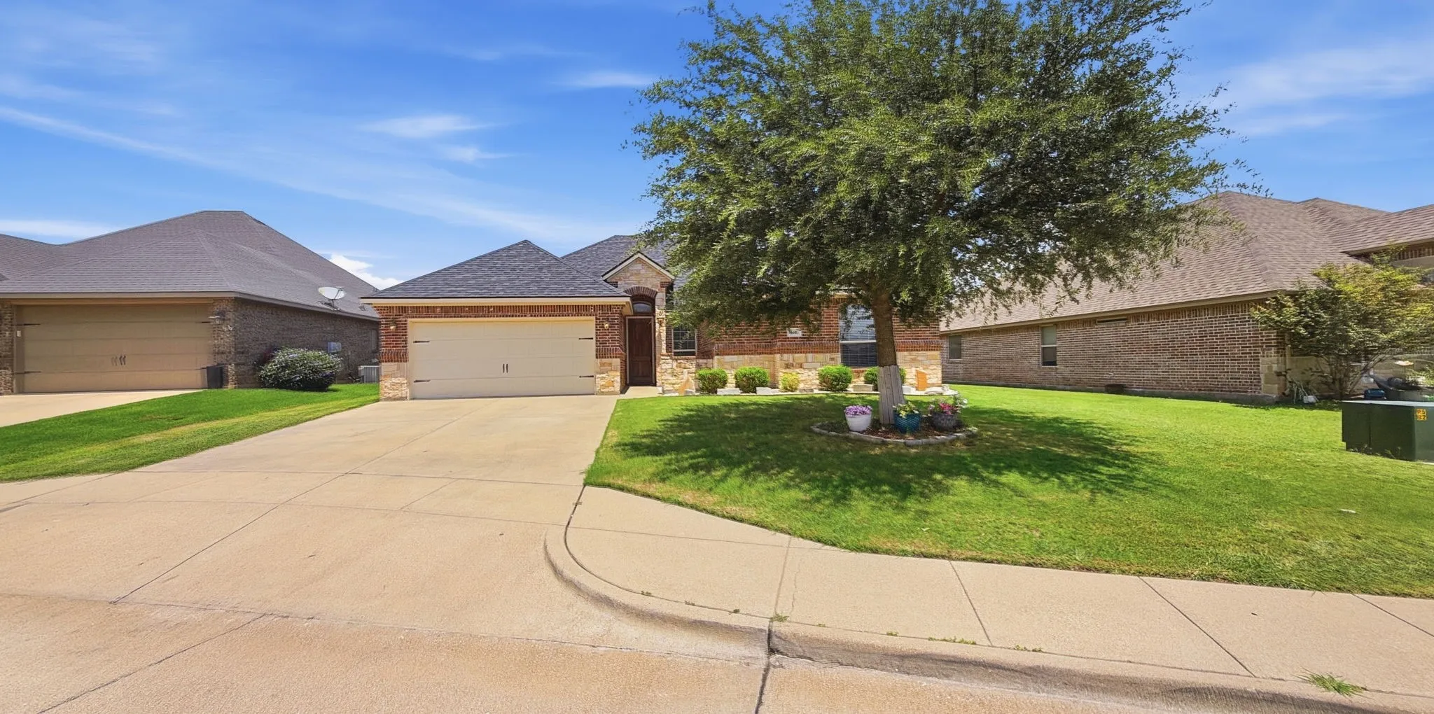 Single Family Residence For Sale in Hood County , 608 Donna Circle, Granbury, Texas 76049, 4 Bedroom, 2 Bathroom, 2 Garage spaces, 1,920 Sqft, built in 2011, mls#21308741, Real Estate Agent in Granbury, Homes For Sale in Hood county, Homes For Sale in Granbury, Realtor in Granbury Texas, Real Estate Brokerage Independent Realty Texas, Luminita Cordes Realtor