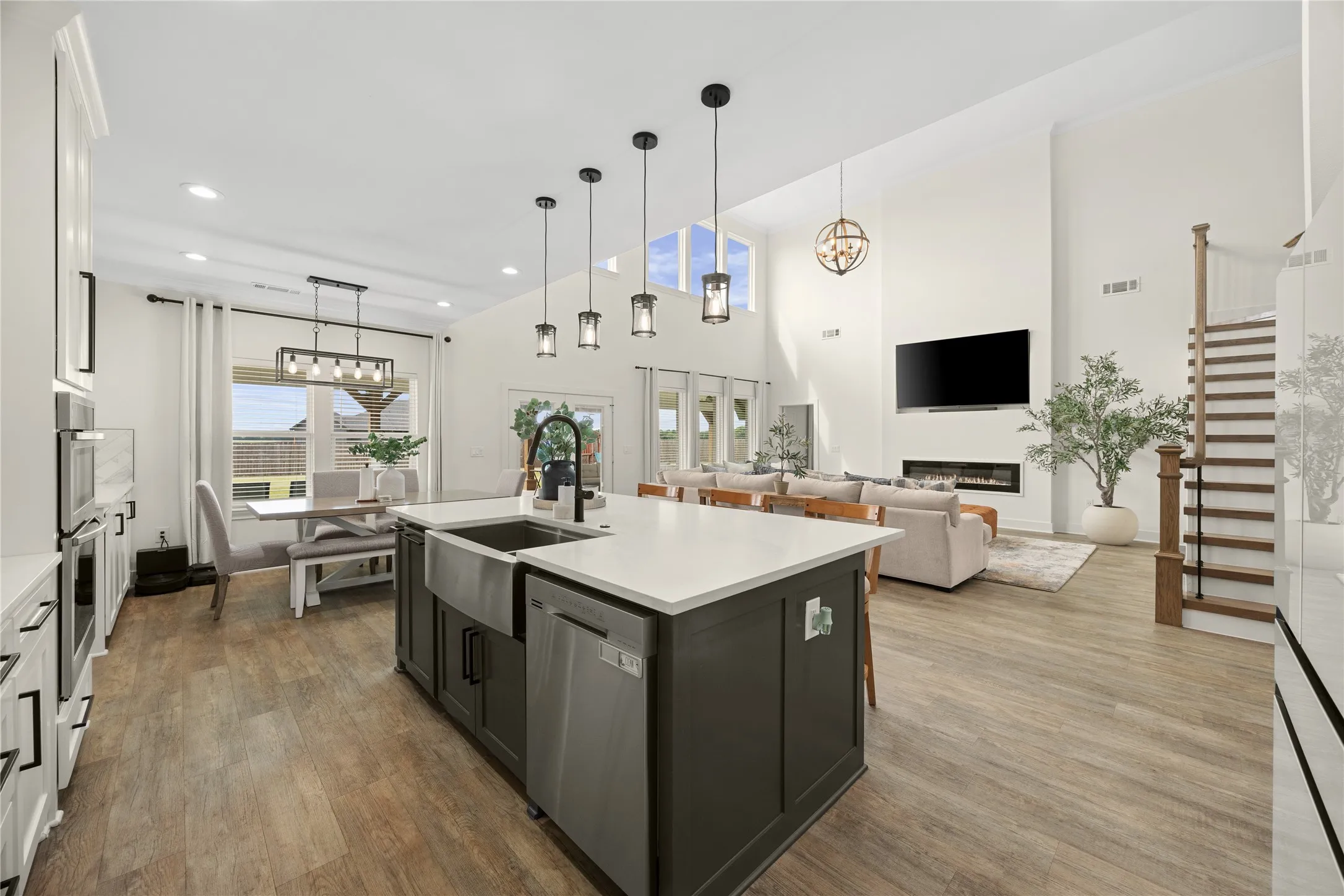 Single Family Residence For Sale in Ellis County , 3721 Highway 34, Ennis, Texas 75119, 7 Bedroom, 5 Bathroom, 3 Garage spaces, 5,796 Sqft, built in 2022, mls#21308745, Real Estate Agent in Ennis, Homes For Sale in Ellis county, Homes For Sale in Ennis, Realtor in Ennis Texas, Real Estate Brokerage Independent Realty Texas, Luminita Cordes Realtor