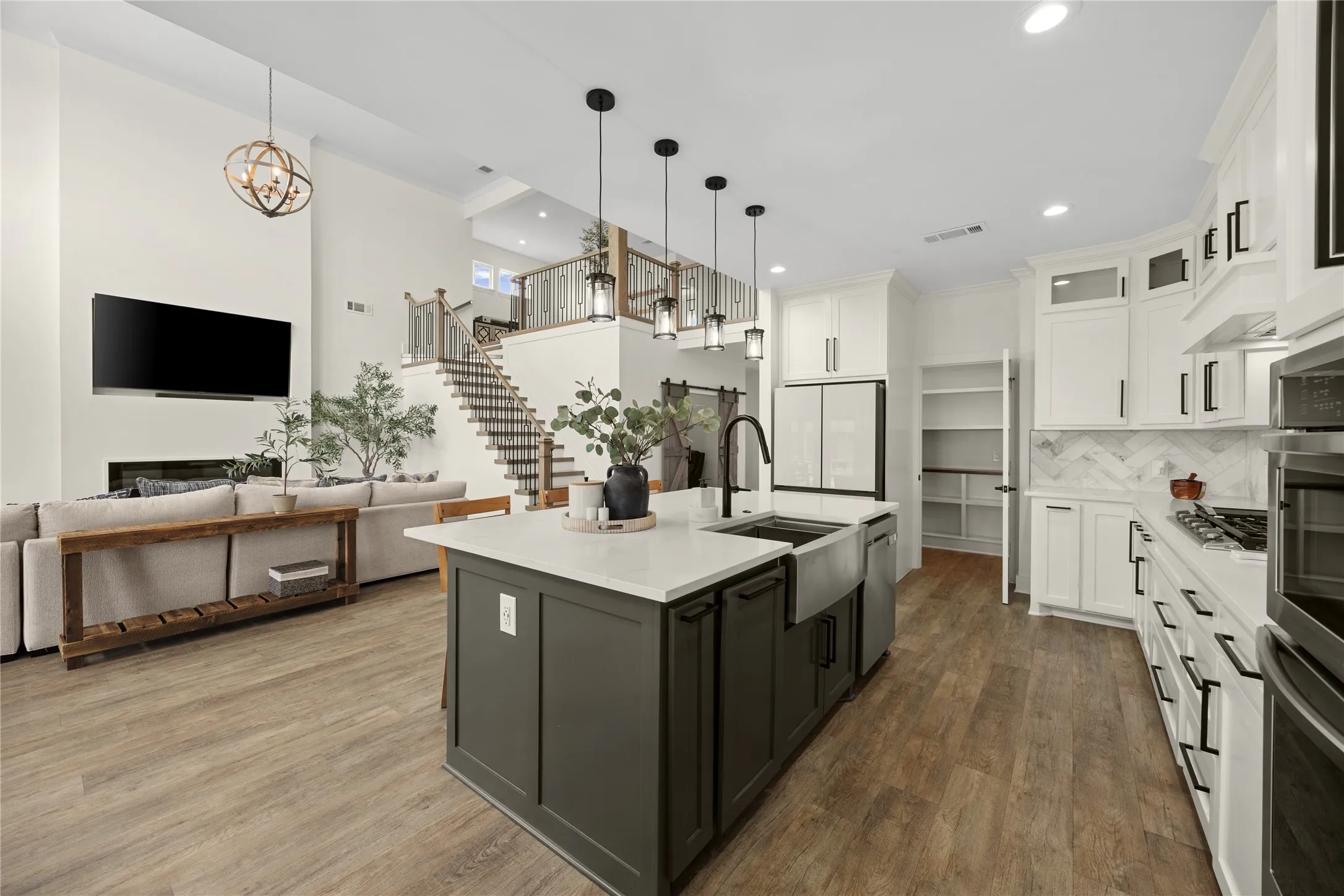 Single Family Residence For Sale in Ellis County , 3721 Highway 34, Ennis, Texas 75119, 7 Bedroom, 5 Bathroom, 3 Garage spaces, 5,796 Sqft, built in 2022, mls#21308745, Real Estate Agent in Ennis, Homes For Sale in Ellis county, Homes For Sale in Ennis, Realtor in Ennis Texas, Real Estate Brokerage Independent Realty Texas, Luminita Cordes Realtor