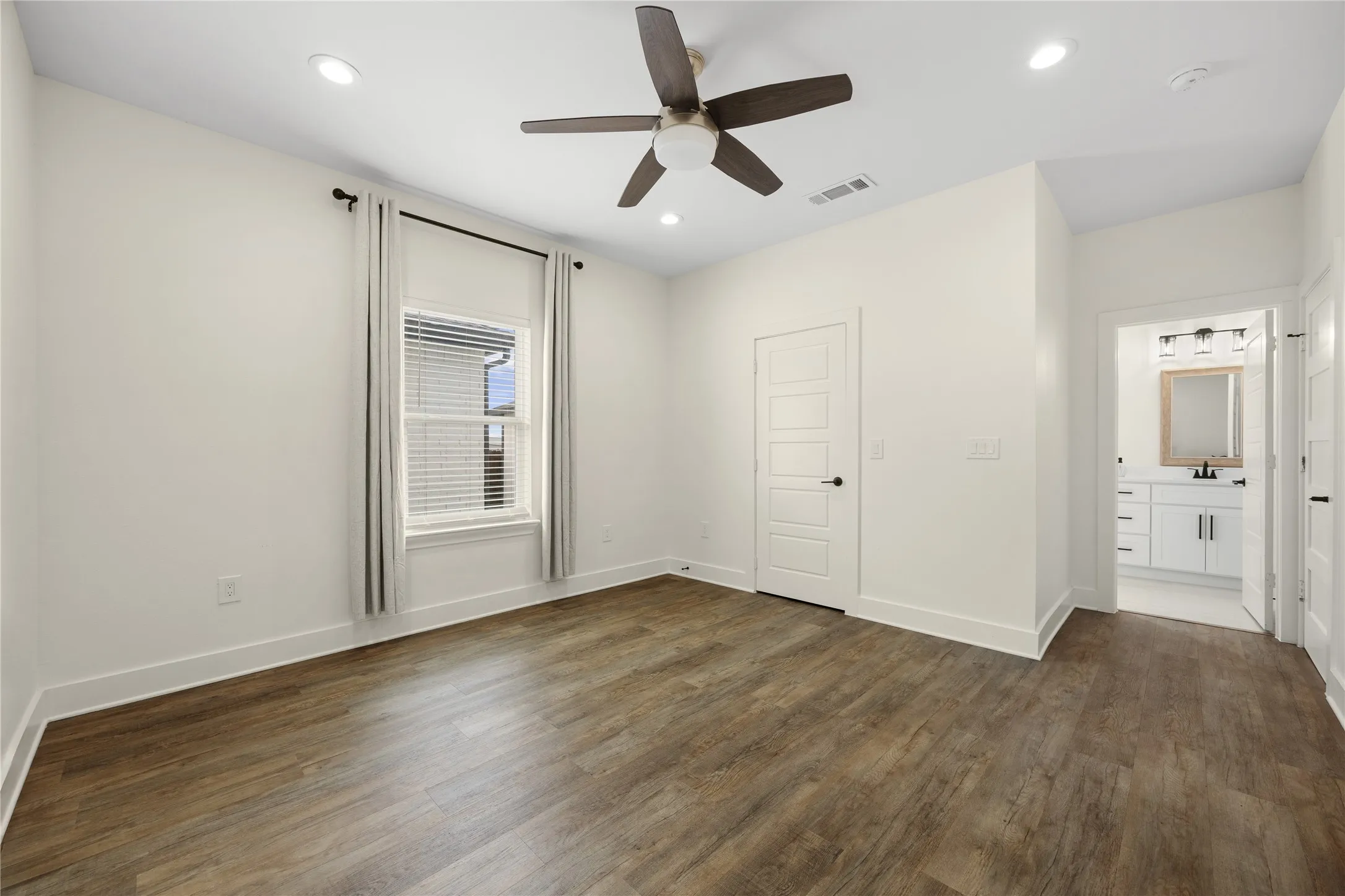 Bedroom 2 with Ensuite Bathroom