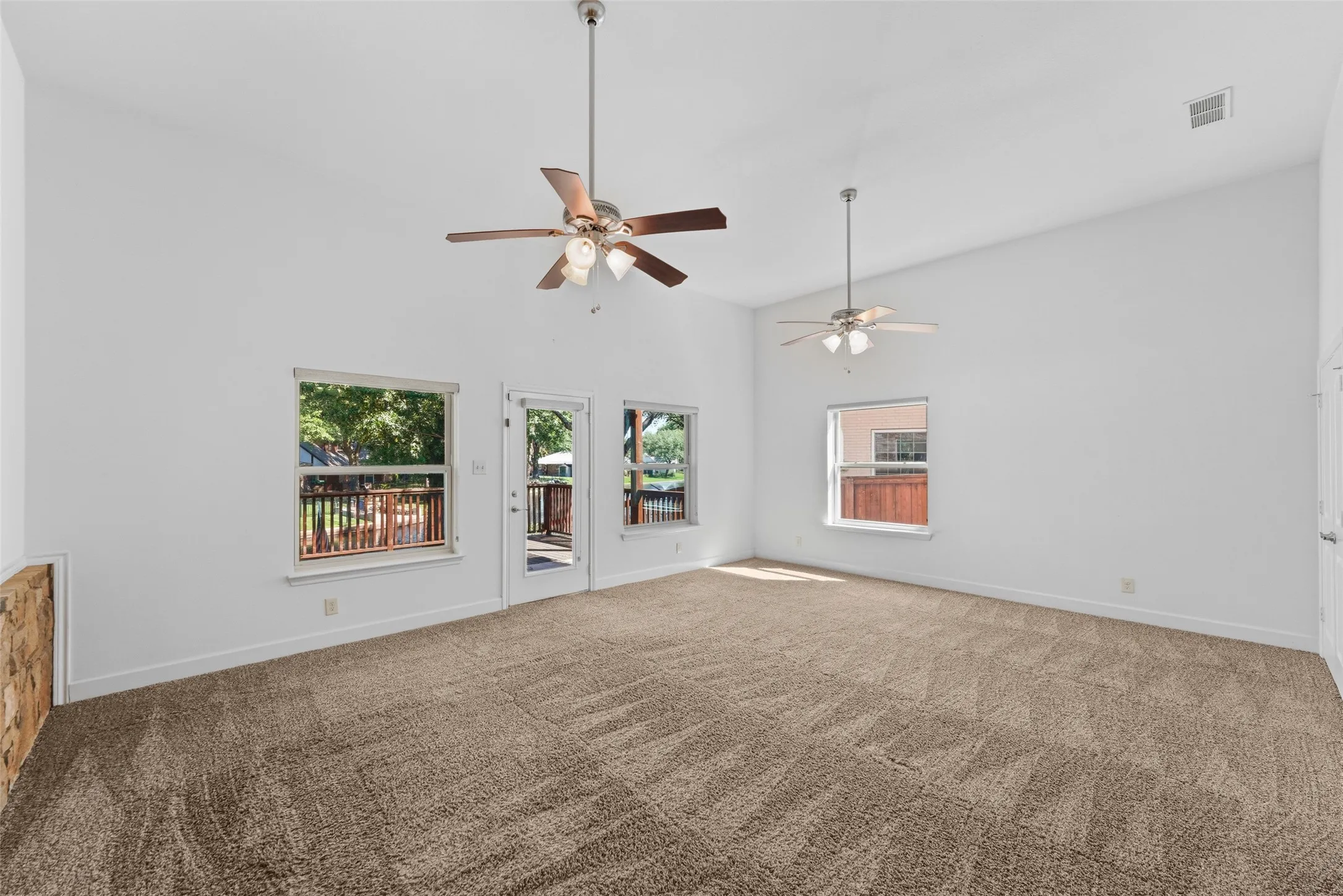 Single Family Residence For Sale in Tarrant County , 1404 Creekford Drive, Arlington, Texas 76012, 5 Bedroom, 5 Bathroom, 2 Garage spaces, 3,545 Sqft, built in 1974, mls#21301551, Real Estate Agent in Arlington, Homes For Sale in Tarrant county, Homes For Sale in Arlington, Realtor in Arlington Texas, Real Estate Brokerage Independent Realty Texas, Luminita Cordes Realtor