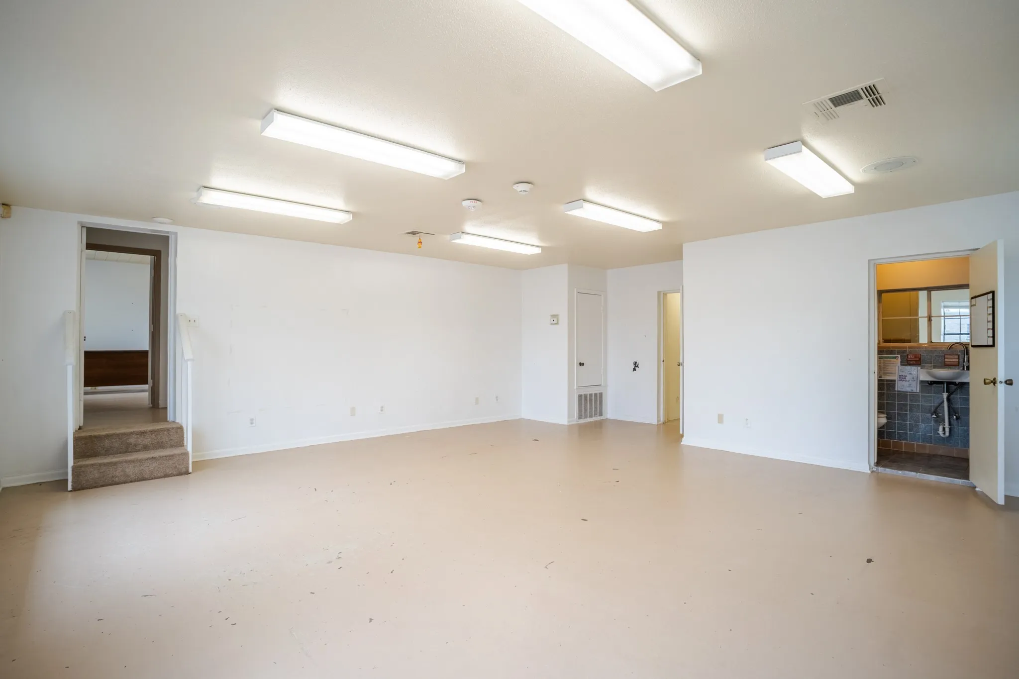 Retail For Sale in Limestone County , 837 State Hwy 171 Highway, Mexia, Texas 76667, 0, 0, Garage spaces, 0 Sqft, built in 1988, mls#21304628, Real Estate Agent in Mexia, Homes For Sale in Limestone county, Homes For Sale in Mexia, Realtor in Mexia Texas, Real Estate Brokerage Independent Realty Texas, Luminita Cordes Realtor