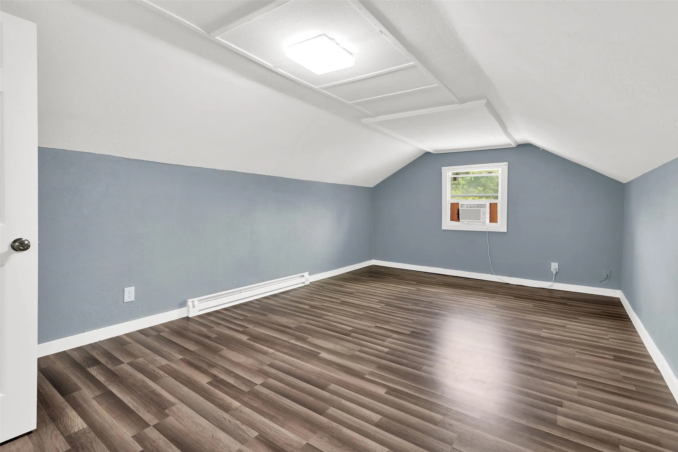 Single Family Residence For Rent in Grayson County , 721 S First Street, Sherman, Texas 75090, 3 Bedroom, 2 Bathroom, Garage spaces, 1,476 Sqft, built in 1920, mls#21308764, Real Estate Agent in Sherman, Homes For Rent in Grayson county, Homes For Rent in Sherman, Realtor in Sherman Texas, Real Estate Brokerage Independent Realty Texas, Luminita Cordes Realtor