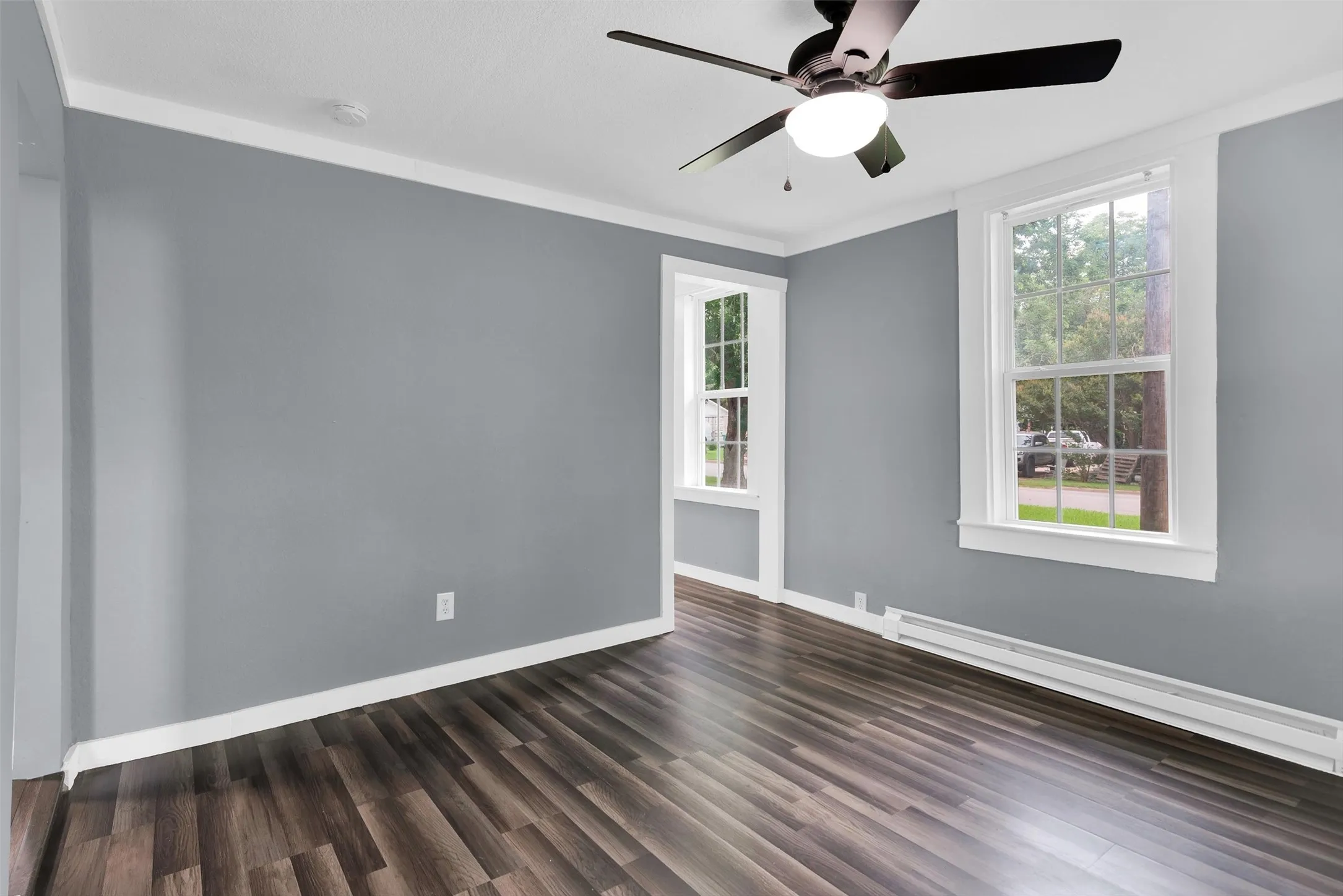 Single Family Residence For Rent in Grayson County , 721 S First Street, Sherman, Texas 75090, 3 Bedroom, 2 Bathroom, Garage spaces, 1,476 Sqft, built in 1920, mls#21308764, Real Estate Agent in Sherman, Homes For Rent in Grayson county, Homes For Rent in Sherman, Realtor in Sherman Texas, Real Estate Brokerage Independent Realty Texas, Luminita Cordes Realtor
