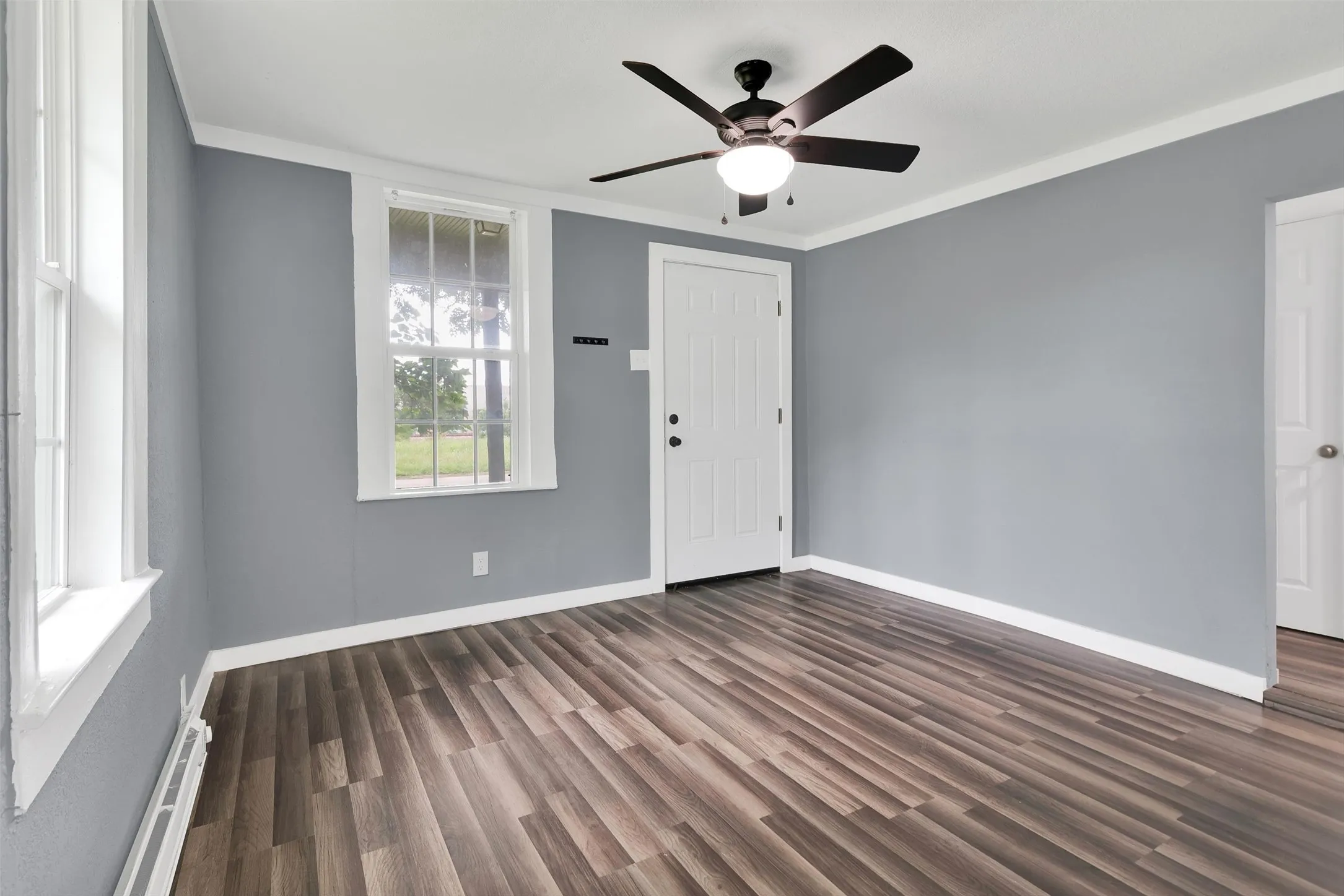 Single Family Residence For Rent in Grayson County , 721 S First Street, Sherman, Texas 75090, 3 Bedroom, 2 Bathroom, Garage spaces, 1,476 Sqft, built in 1920, mls#21308764, Real Estate Agent in Sherman, Homes For Rent in Grayson county, Homes For Rent in Sherman, Realtor in Sherman Texas, Real Estate Brokerage Independent Realty Texas, Luminita Cordes Realtor