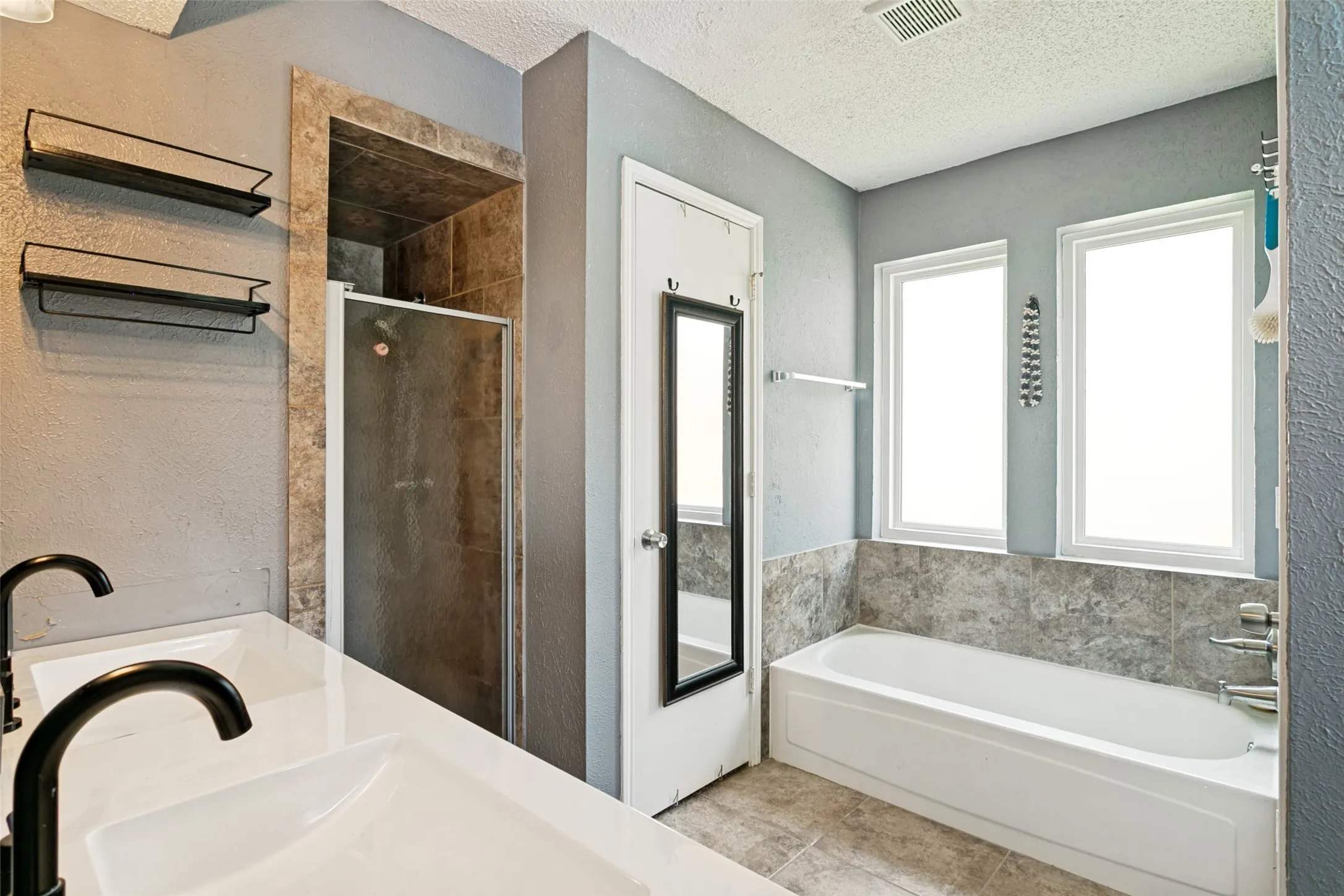 Single Family Residence For Sale in Tarrant County , 6520 Constitution Drive, Watauga, Texas 76148, 3 Bedroom, 2 Bathroom, 2 Garage spaces, 1,239 Sqft, built in 1984, mls#21308301, Real Estate Agent in Watauga, Homes For Sale in Tarrant county, Homes For Sale in Watauga, Realtor in Watauga Texas, Real Estate Brokerage Independent Realty Texas, Luminita Cordes Realtor