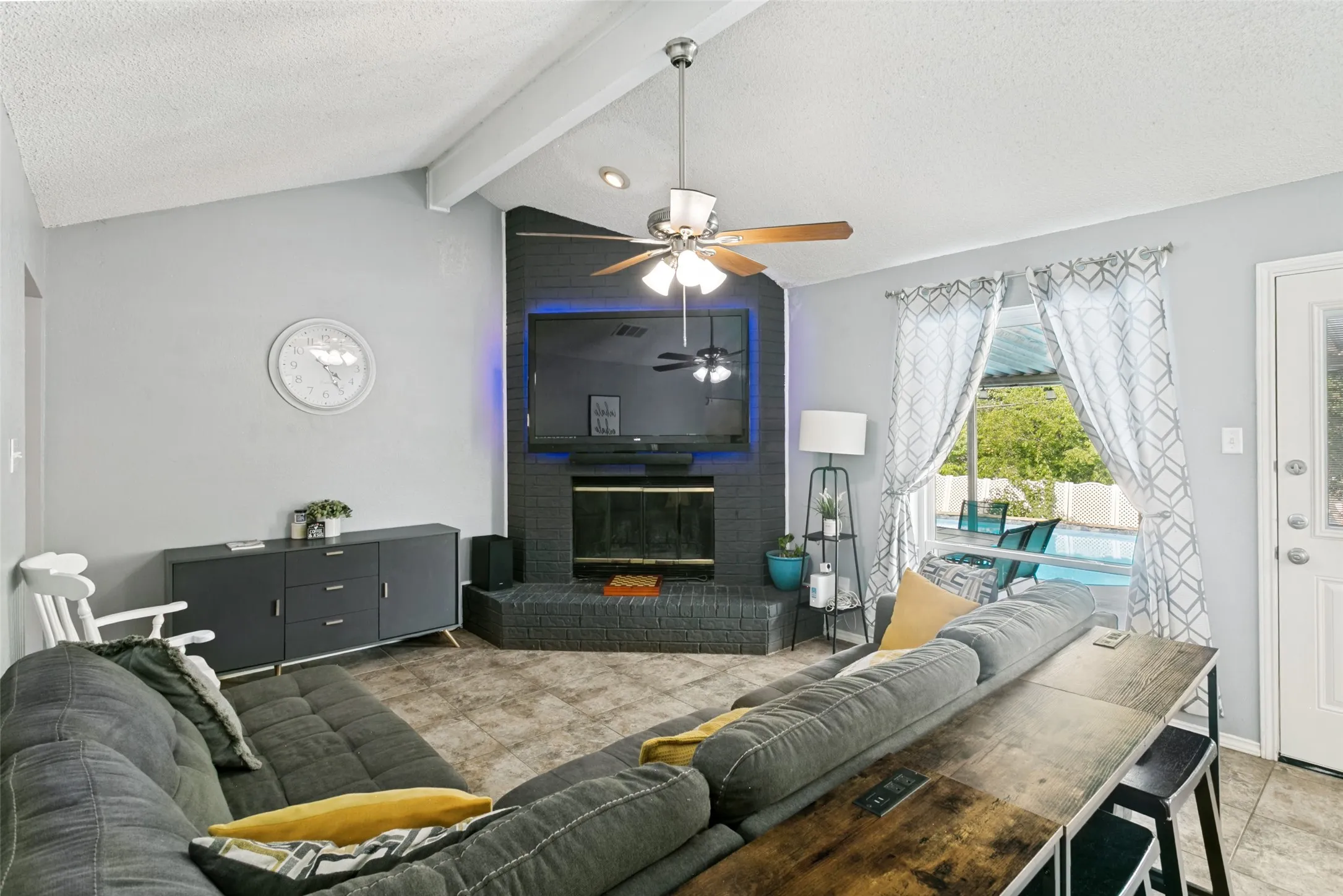 Single Family Residence For Sale in Tarrant County , 6520 Constitution Drive, Watauga, Texas 76148, 3 Bedroom, 2 Bathroom, 2 Garage spaces, 1,239 Sqft, built in 1984, mls#21308301, Real Estate Agent in Watauga, Homes For Sale in Tarrant county, Homes For Sale in Watauga, Realtor in Watauga Texas, Real Estate Brokerage Independent Realty Texas, Luminita Cordes Realtor