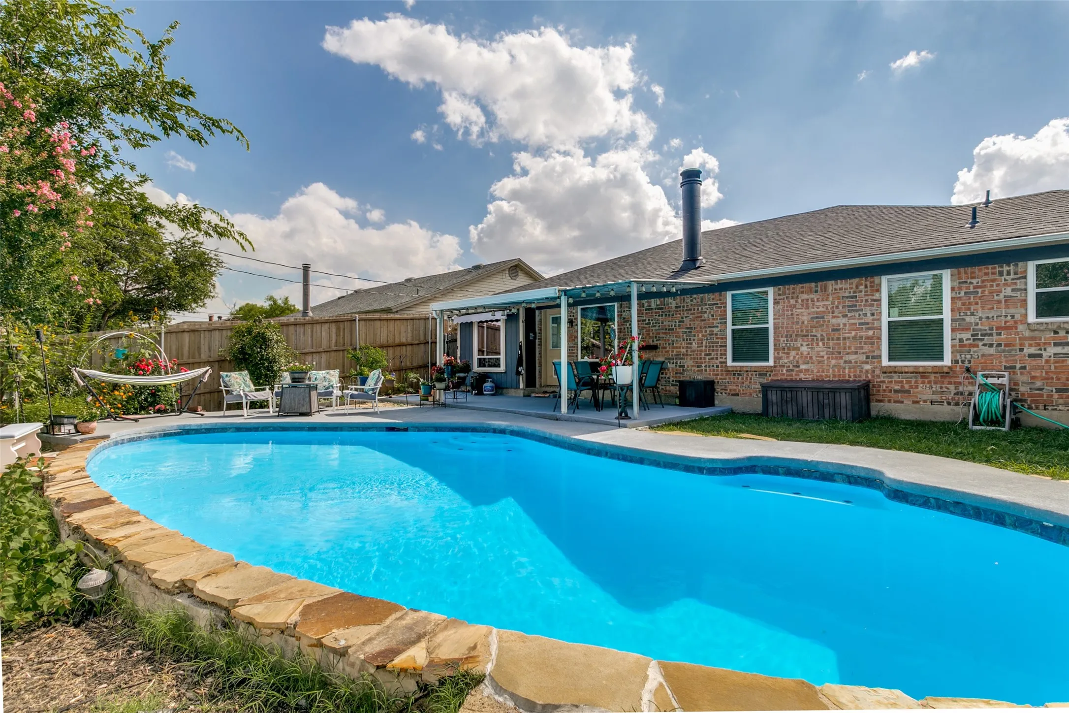 Single Family Residence For Sale in Tarrant County , 6520 Constitution Drive, Watauga, Texas 76148, 3 Bedroom, 2 Bathroom, 2 Garage spaces, 1,239 Sqft, built in 1984, mls#21308301, Real Estate Agent in Watauga, Homes For Sale in Tarrant county, Homes For Sale in Watauga, Realtor in Watauga Texas, Real Estate Brokerage Independent Realty Texas, Luminita Cordes Realtor