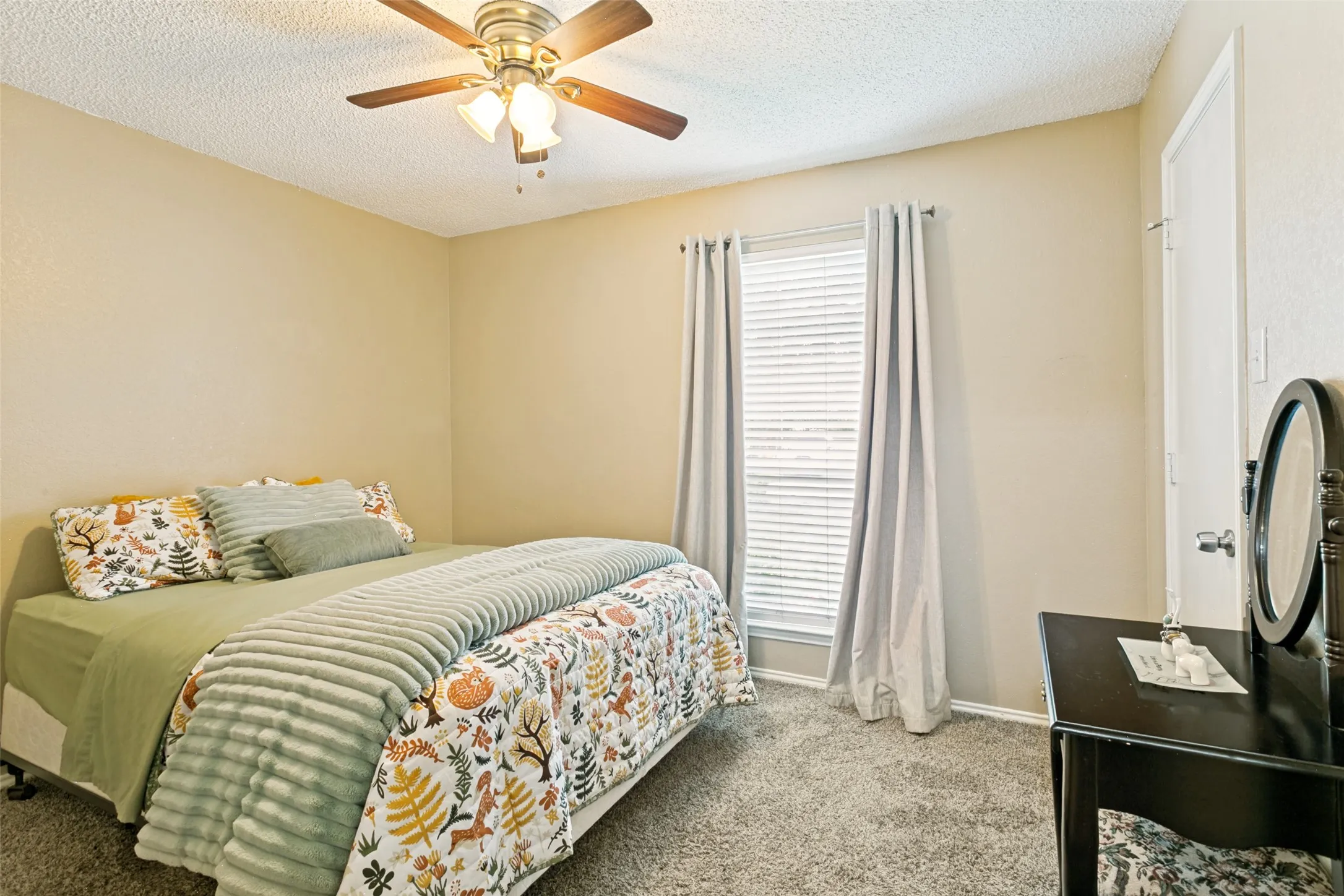 Single Family Residence For Sale in Tarrant County , 6520 Constitution Drive, Watauga, Texas 76148, 3 Bedroom, 2 Bathroom, 2 Garage spaces, 1,239 Sqft, built in 1984, mls#21308301, Real Estate Agent in Watauga, Homes For Sale in Tarrant county, Homes For Sale in Watauga, Realtor in Watauga Texas, Real Estate Brokerage Independent Realty Texas, Luminita Cordes Realtor