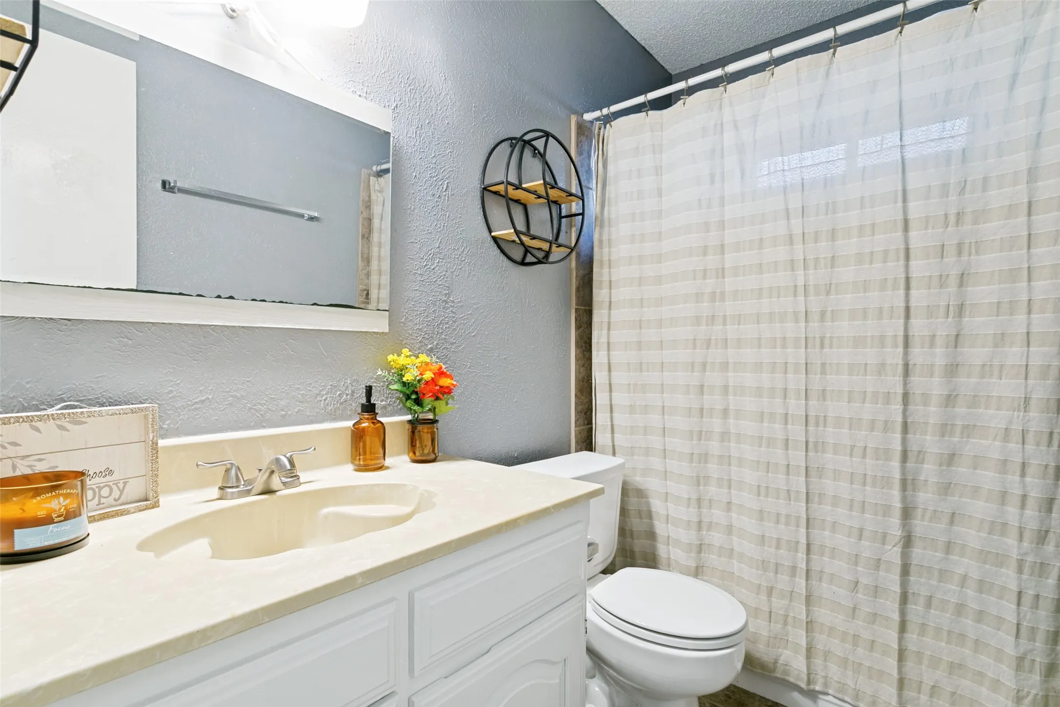 Single Family Residence For Sale in Tarrant County , 6520 Constitution Drive, Watauga, Texas 76148, 3 Bedroom, 2 Bathroom, 2 Garage spaces, 1,239 Sqft, built in 1984, mls#21308301, Real Estate Agent in Watauga, Homes For Sale in Tarrant county, Homes For Sale in Watauga, Realtor in Watauga Texas, Real Estate Brokerage Independent Realty Texas, Luminita Cordes Realtor
