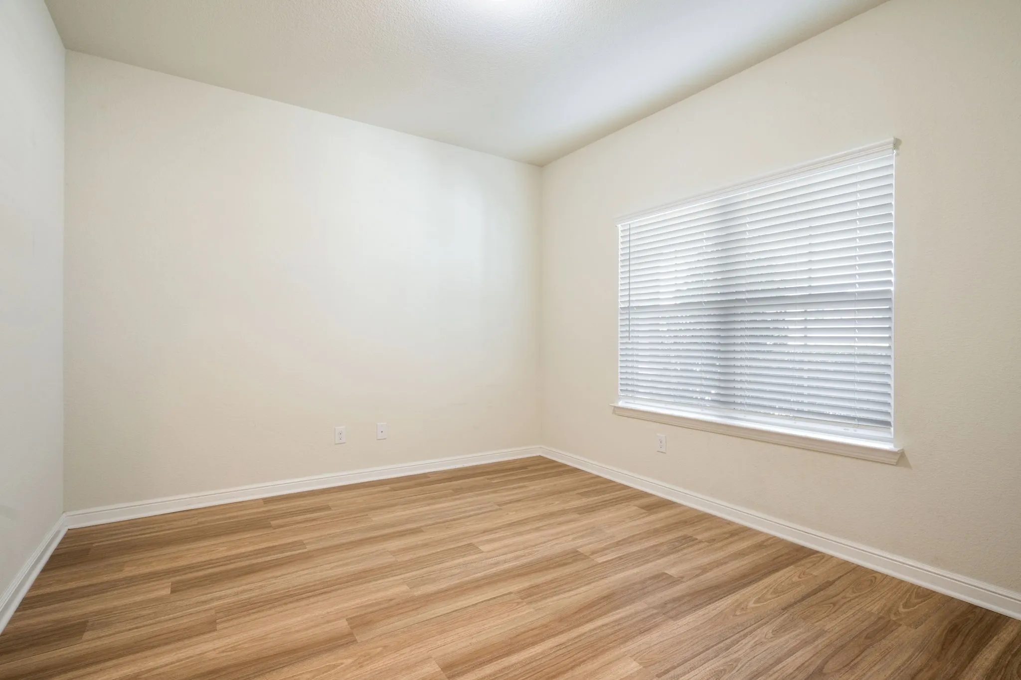 Single Family Residence For Sale in Denton County , 916 Hawks Way, Argyle, Texas 76226, 3 Bedroom, 2 Bathroom, 2 Garage spaces, 1,872 Sqft, built in 2018, mls#21308777, Real Estate Agent in Argyle, Homes For Sale in Denton county, Homes For Sale in Argyle, Realtor in Argyle Texas, Real Estate Brokerage Independent Realty Texas, Luminita Cordes Realtor