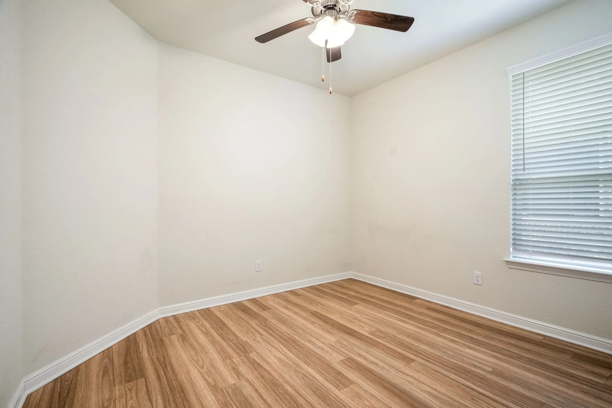 Single Family Residence For Sale in Denton County , 916 Hawks Way, Argyle, Texas 76226, 3 Bedroom, 2 Bathroom, 2 Garage spaces, 1,872 Sqft, built in 2018, mls#21308777, Real Estate Agent in Argyle, Homes For Sale in Denton county, Homes For Sale in Argyle, Realtor in Argyle Texas, Real Estate Brokerage Independent Realty Texas, Luminita Cordes Realtor