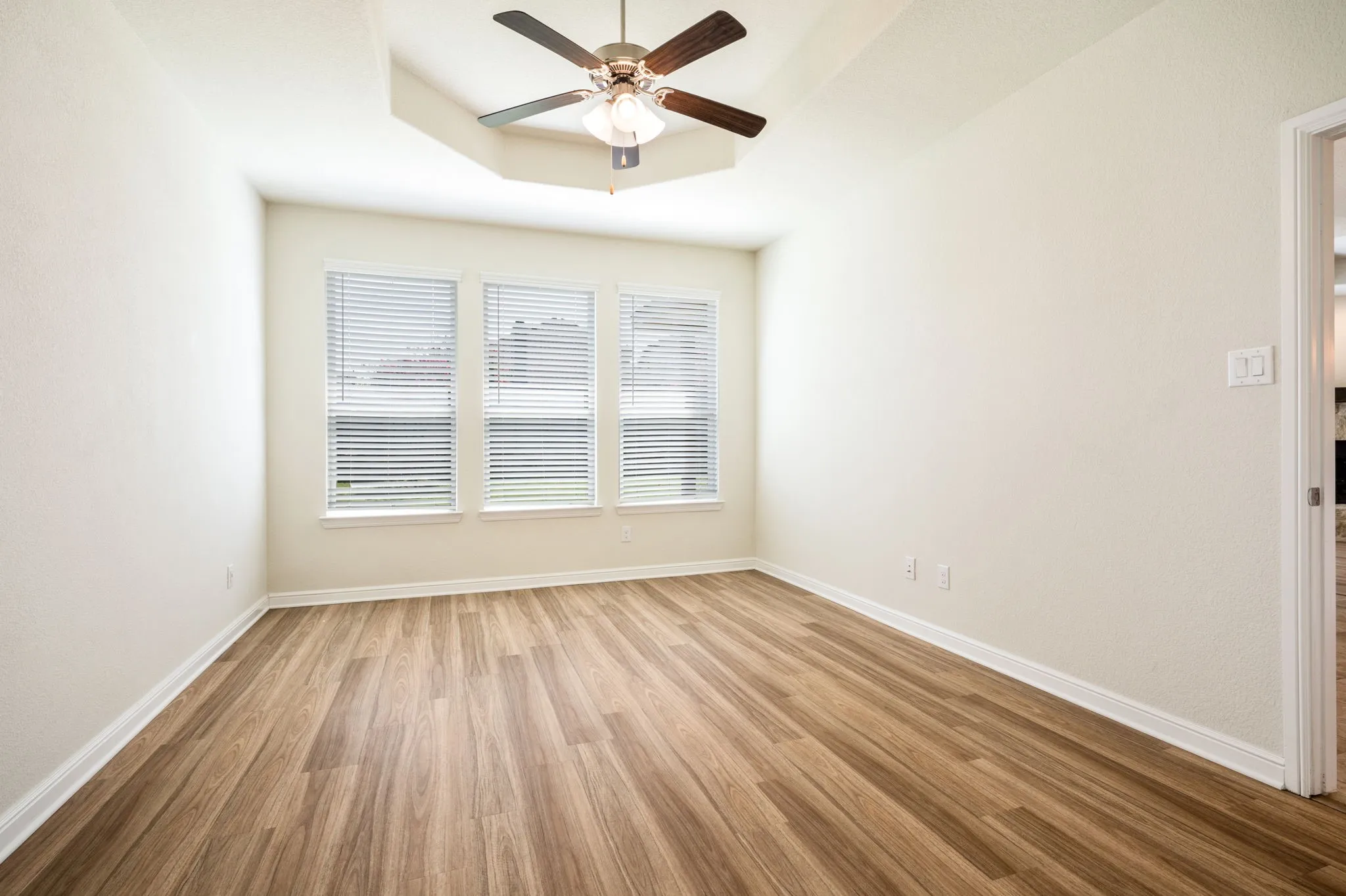 Single Family Residence For Sale in Denton County , 916 Hawks Way, Argyle, Texas 76226, 3 Bedroom, 2 Bathroom, 2 Garage spaces, 1,872 Sqft, built in 2018, mls#21308777, Real Estate Agent in Argyle, Homes For Sale in Denton county, Homes For Sale in Argyle, Realtor in Argyle Texas, Real Estate Brokerage Independent Realty Texas, Luminita Cordes Realtor