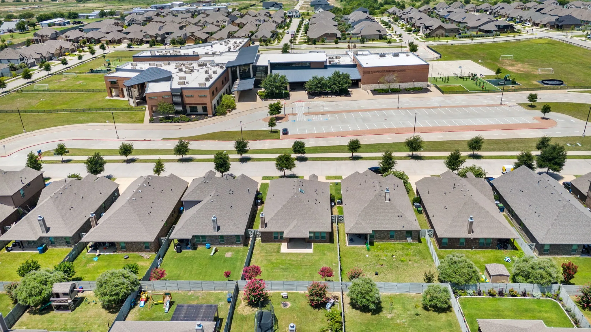 Single Family Residence For Sale in Denton County , 916 Hawks Way, Argyle, Texas 76226, 3 Bedroom, 2 Bathroom, 2 Garage spaces, 1,872 Sqft, built in 2018, mls#21308777, Real Estate Agent in Argyle, Homes For Sale in Denton county, Homes For Sale in Argyle, Realtor in Argyle Texas, Real Estate Brokerage Independent Realty Texas, Luminita Cordes Realtor