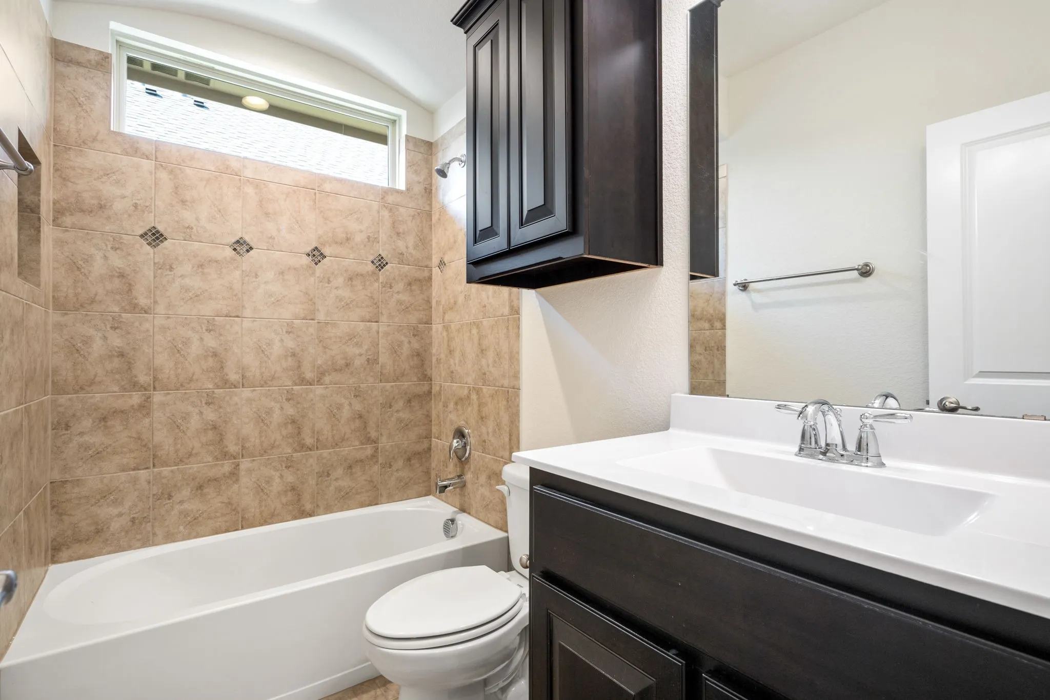 Single Family Residence For Sale in Denton County , 916 Hawks Way, Argyle, Texas 76226, 3 Bedroom, 2 Bathroom, 2 Garage spaces, 1,872 Sqft, built in 2018, mls#21308777, Real Estate Agent in Argyle, Homes For Sale in Denton county, Homes For Sale in Argyle, Realtor in Argyle Texas, Real Estate Brokerage Independent Realty Texas, Luminita Cordes Realtor