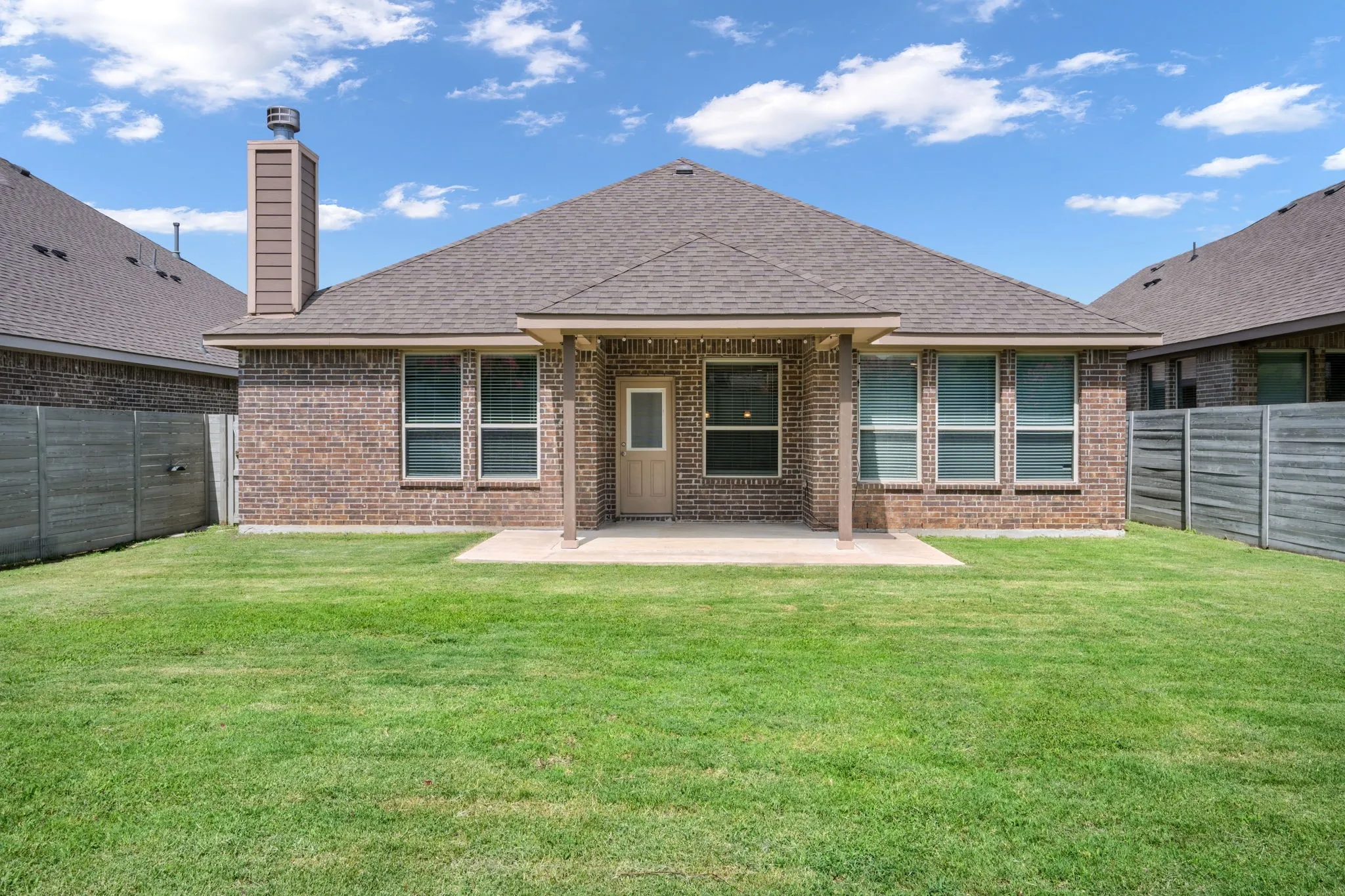Single Family Residence For Sale in Denton County , 916 Hawks Way, Argyle, Texas 76226, 3 Bedroom, 2 Bathroom, 2 Garage spaces, 1,872 Sqft, built in 2018, mls#21308777, Real Estate Agent in Argyle, Homes For Sale in Denton county, Homes For Sale in Argyle, Realtor in Argyle Texas, Real Estate Brokerage Independent Realty Texas, Luminita Cordes Realtor