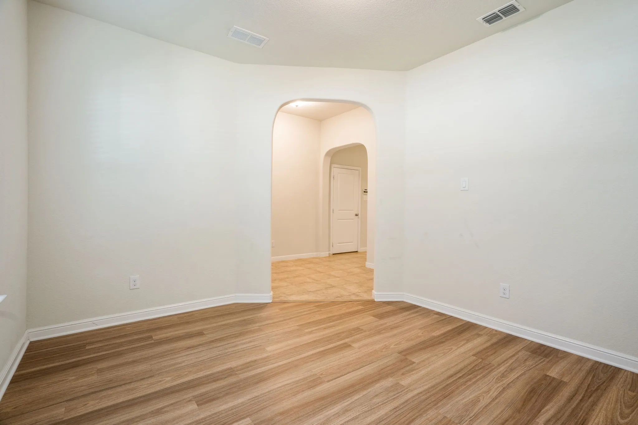 Single Family Residence For Sale in Denton County , 916 Hawks Way, Argyle, Texas 76226, 3 Bedroom, 2 Bathroom, 2 Garage spaces, 1,872 Sqft, built in 2018, mls#21308777, Real Estate Agent in Argyle, Homes For Sale in Denton county, Homes For Sale in Argyle, Realtor in Argyle Texas, Real Estate Brokerage Independent Realty Texas, Luminita Cordes Realtor