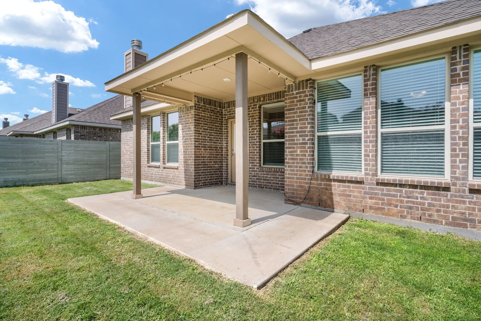 Single Family Residence For Sale in Denton County , 916 Hawks Way, Argyle, Texas 76226, 3 Bedroom, 2 Bathroom, 2 Garage spaces, 1,872 Sqft, built in 2018, mls#21308777, Real Estate Agent in Argyle, Homes For Sale in Denton county, Homes For Sale in Argyle, Realtor in Argyle Texas, Real Estate Brokerage Independent Realty Texas, Luminita Cordes Realtor