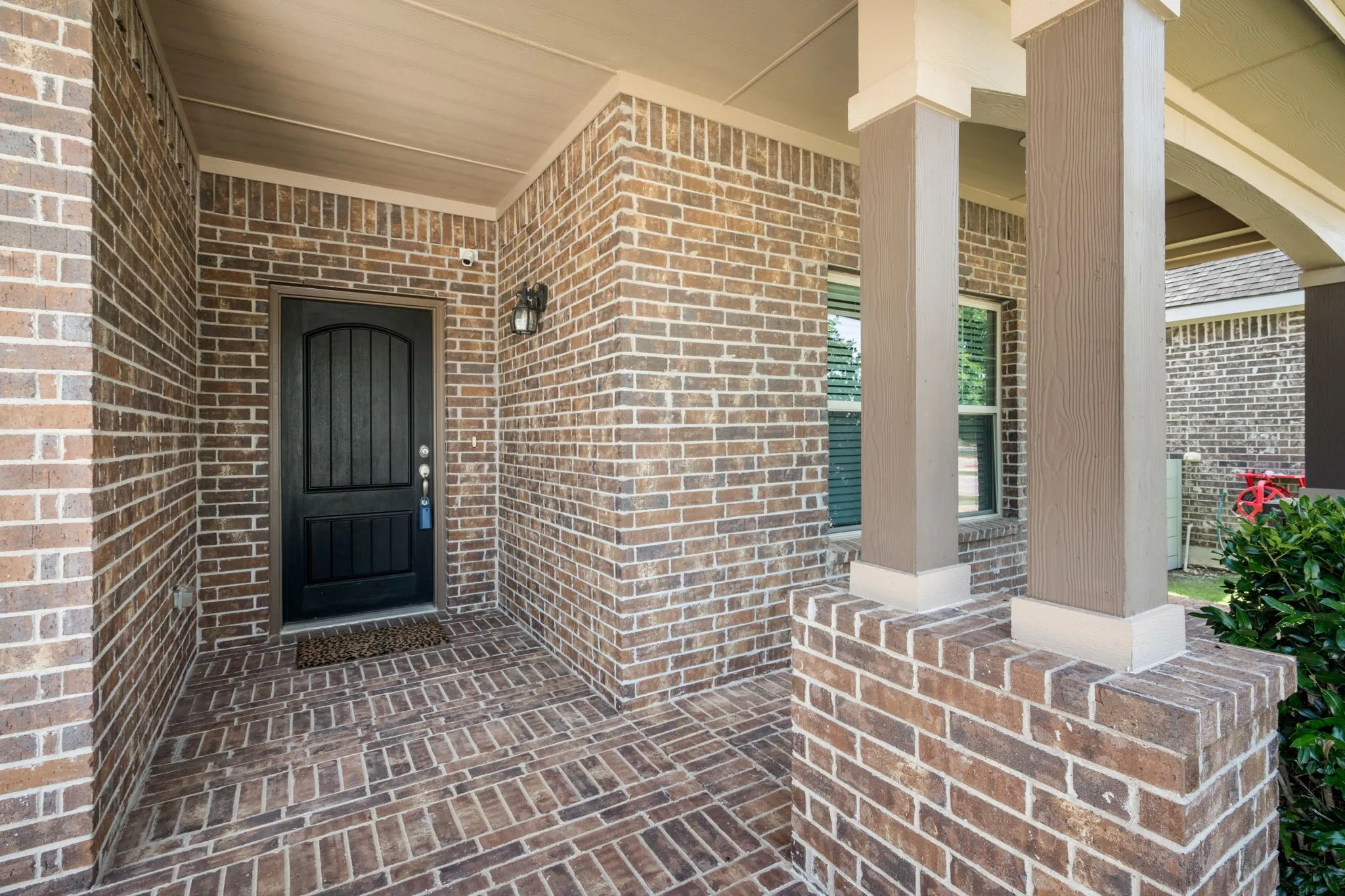 Single Family Residence For Sale in Denton County , 916 Hawks Way, Argyle, Texas 76226, 3 Bedroom, 2 Bathroom, 2 Garage spaces, 1,872 Sqft, built in 2018, mls#21308777, Real Estate Agent in Argyle, Homes For Sale in Denton county, Homes For Sale in Argyle, Realtor in Argyle Texas, Real Estate Brokerage Independent Realty Texas, Luminita Cordes Realtor